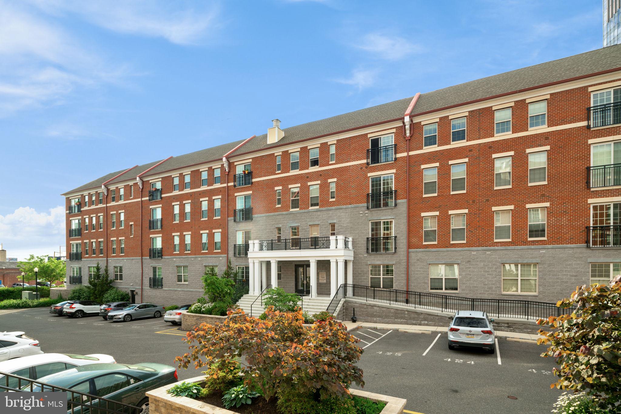 NAVAL SQUARE - Residential