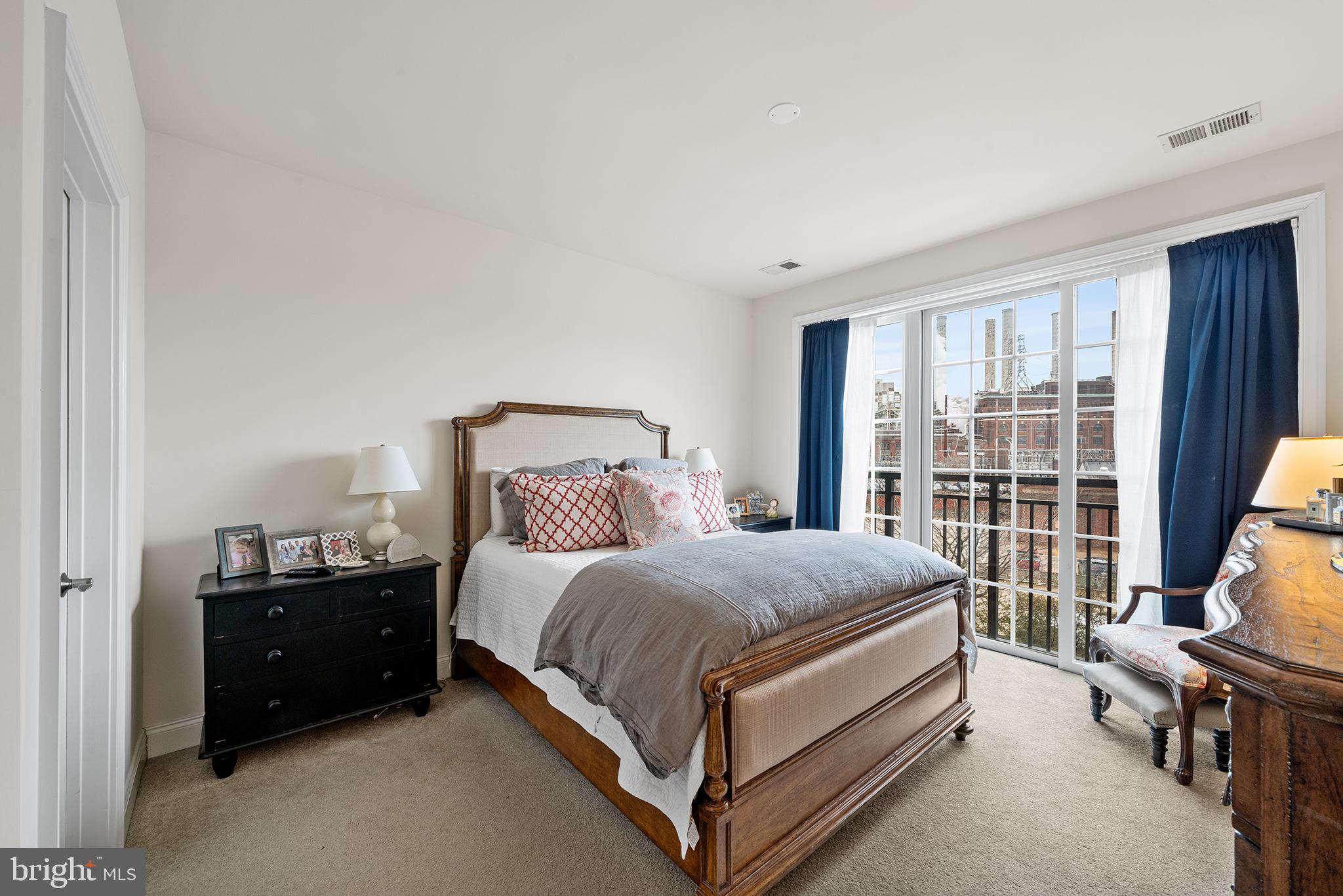 NAVAL SQUARE - Residential