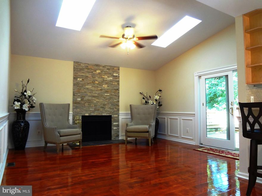 FULLY RENOVATED Magnificent, sought-after, Cul-de-sac family home. Conveniently located 2 minutes from 28 & 66. Earthstone corian counters, Lariat maple cabinets, Detailed molding & shutter box throughout, NEW: S/S appliances, washer/dryer, floors, bathrooms, iron spindle stairs, skylights.HUGE rec room,Electricity in greenhouse, LARGE backyard, 2700+ sqft with no carpet!NO HOA. REDUCED $11,000!!!