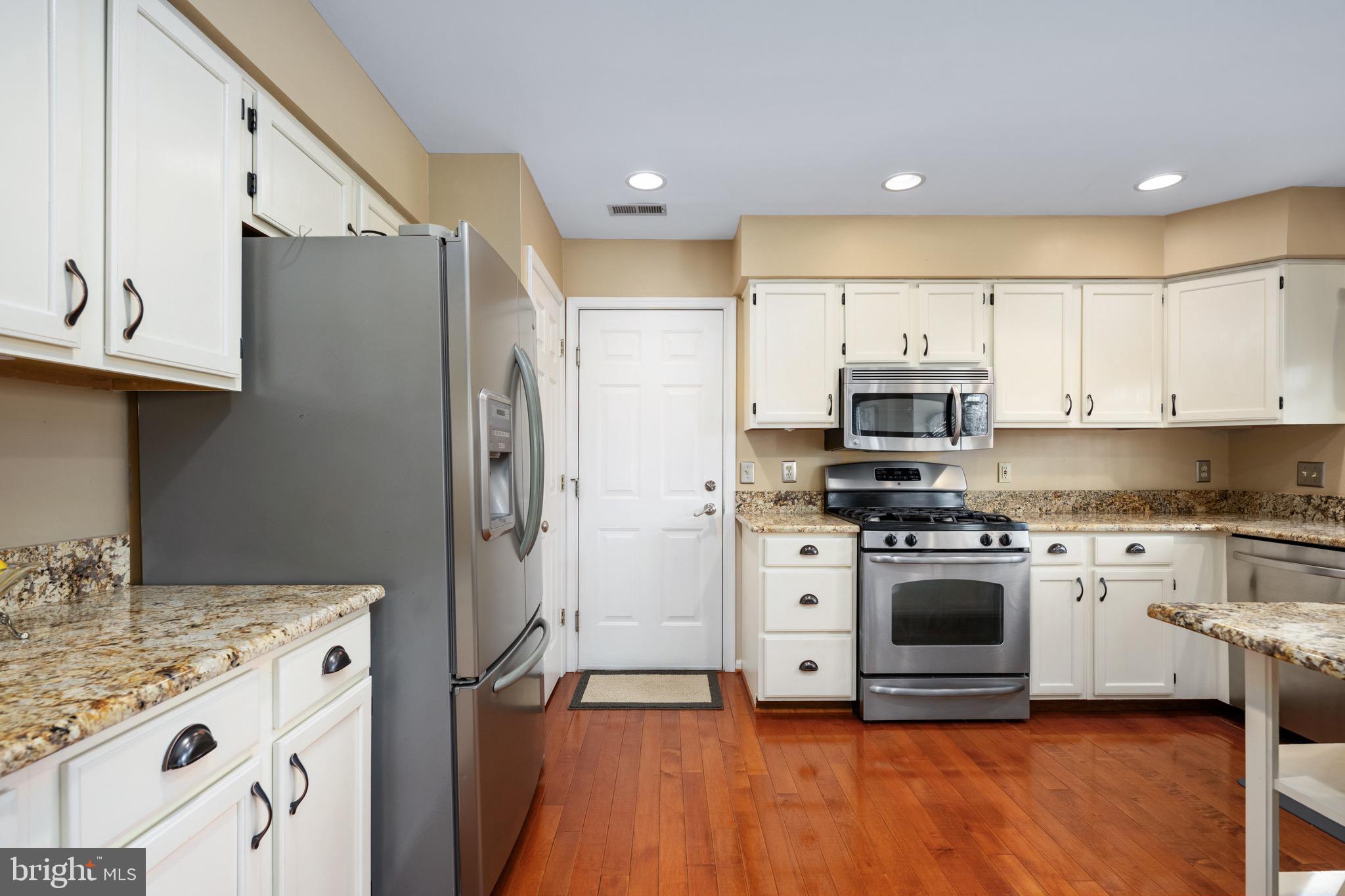 HAMPTON OAKS - Residential