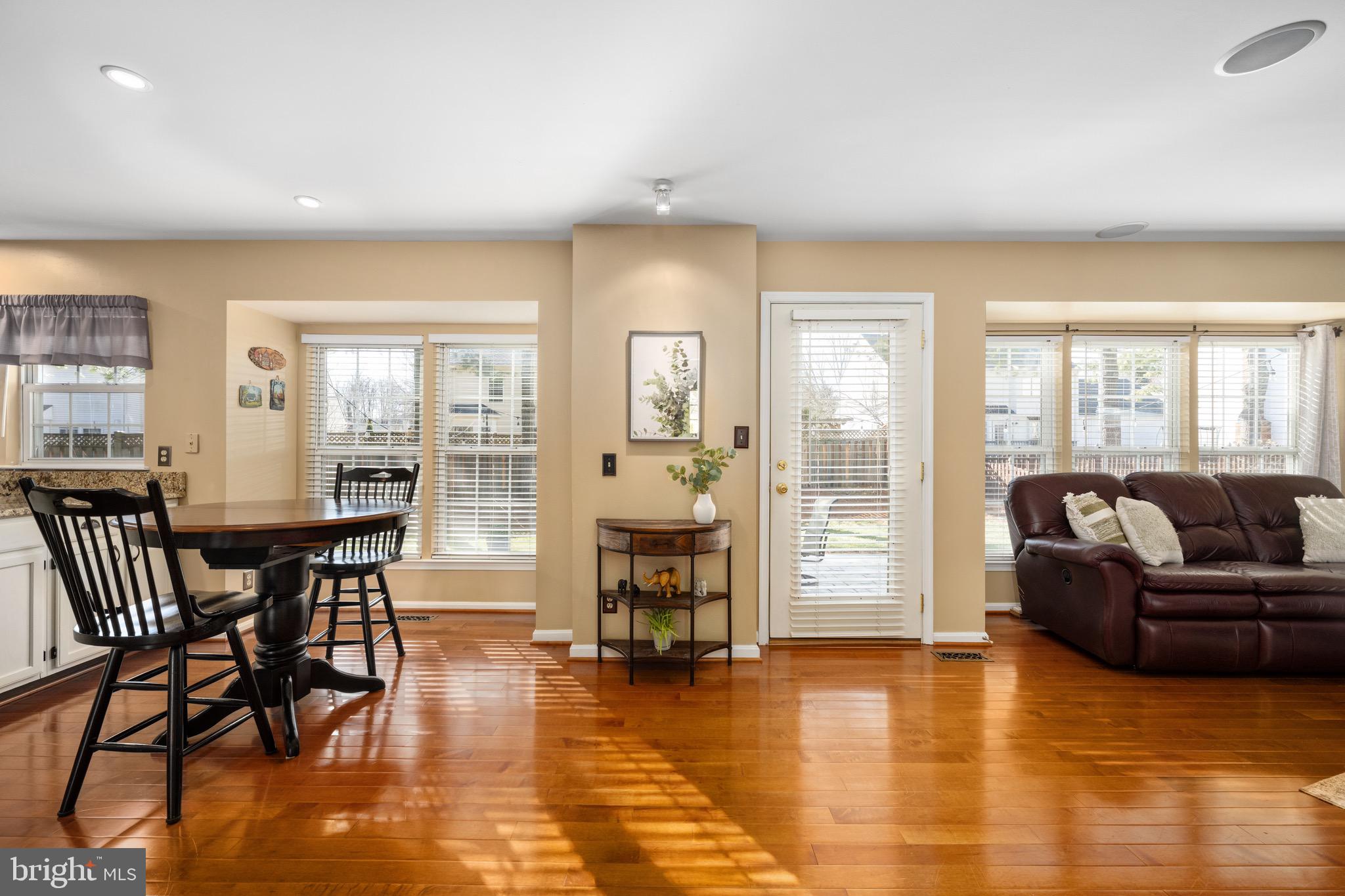 HAMPTON OAKS - Residential