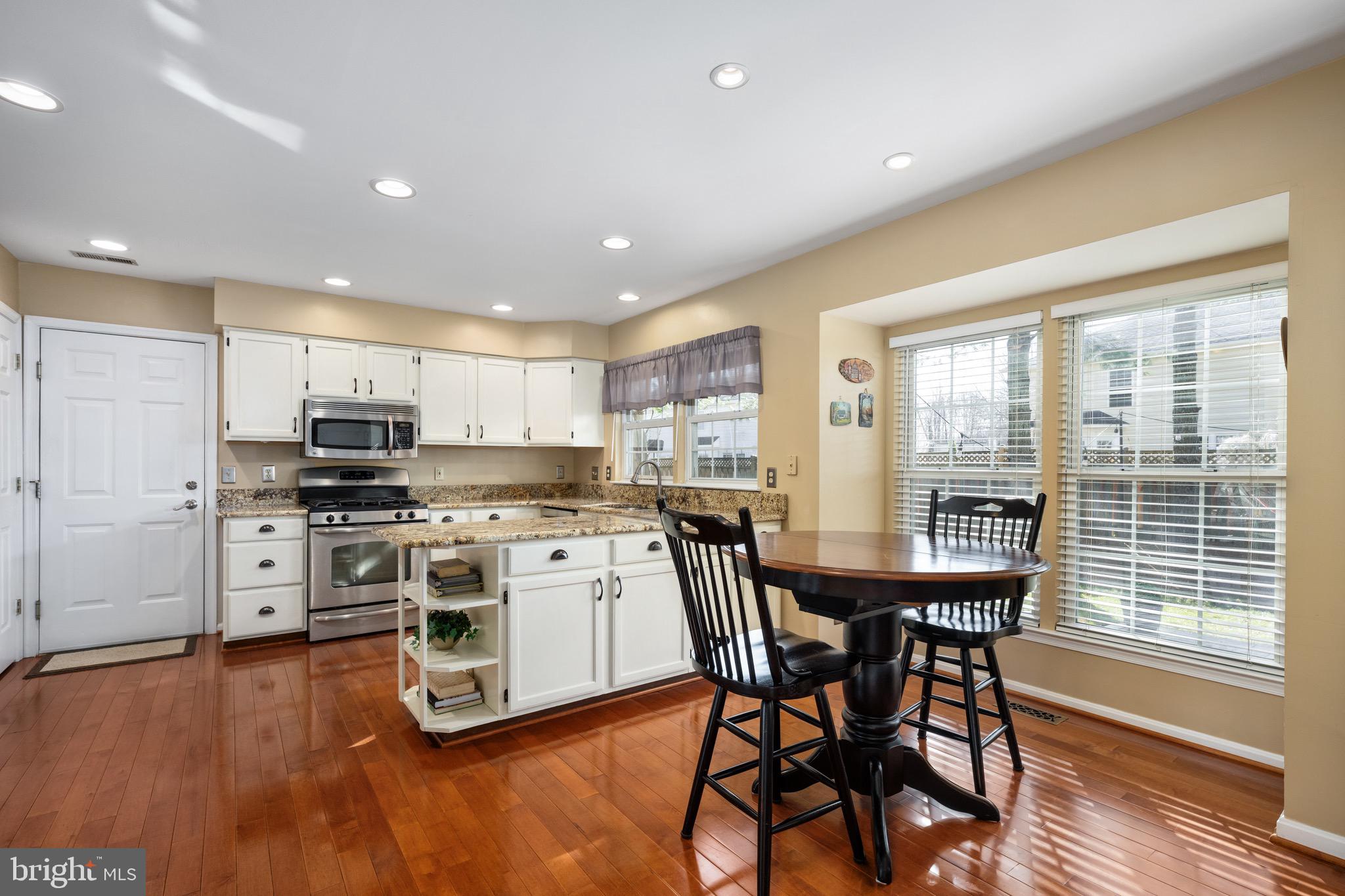 HAMPTON OAKS - Residential