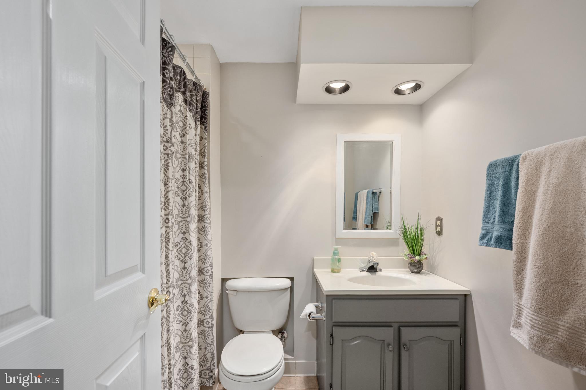 HAMPTON OAKS - Residential