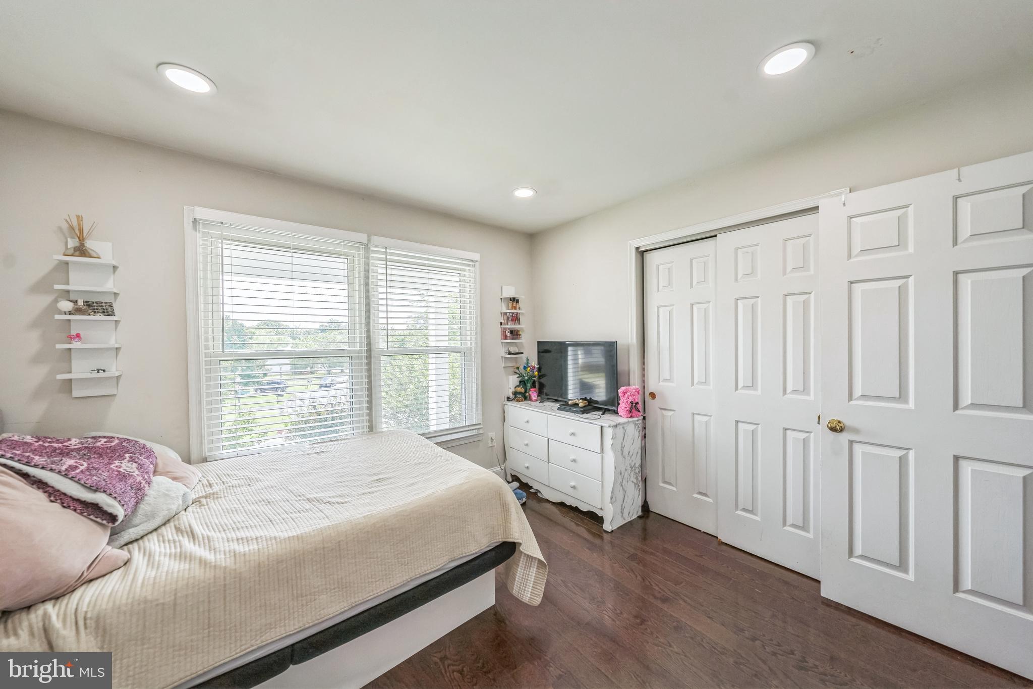 CALVERTON - Residential