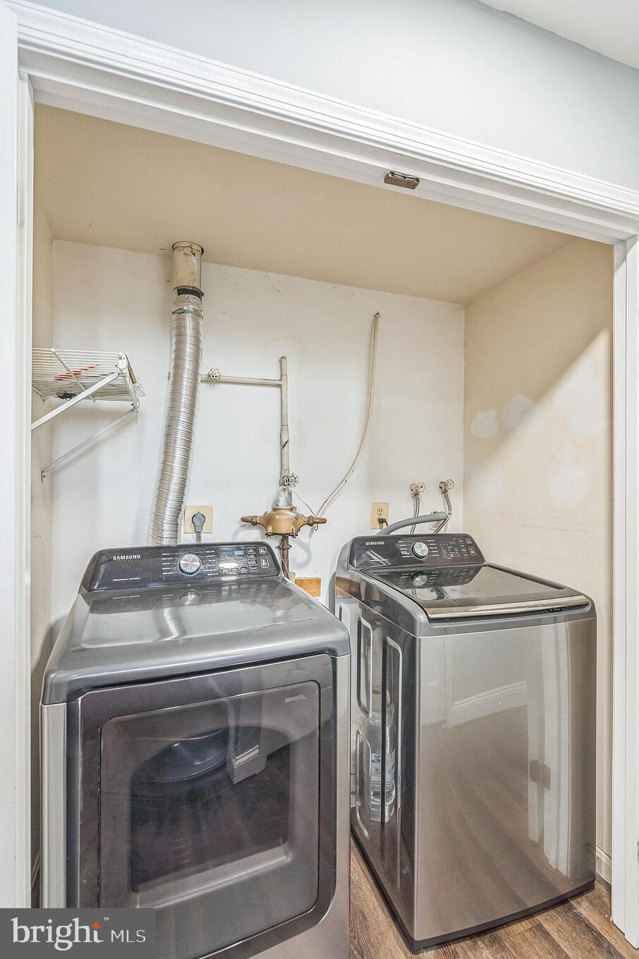 CALVERTON - Residential