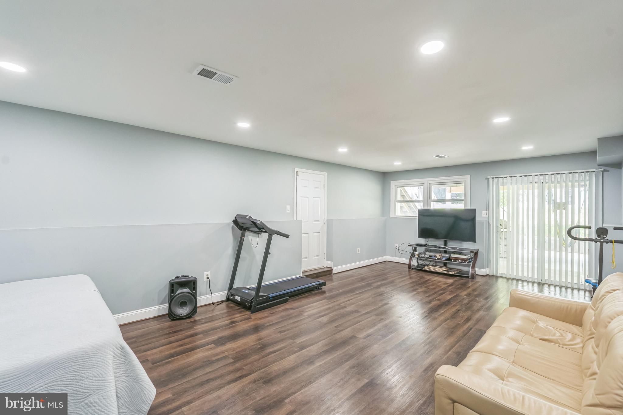 CALVERTON - Residential