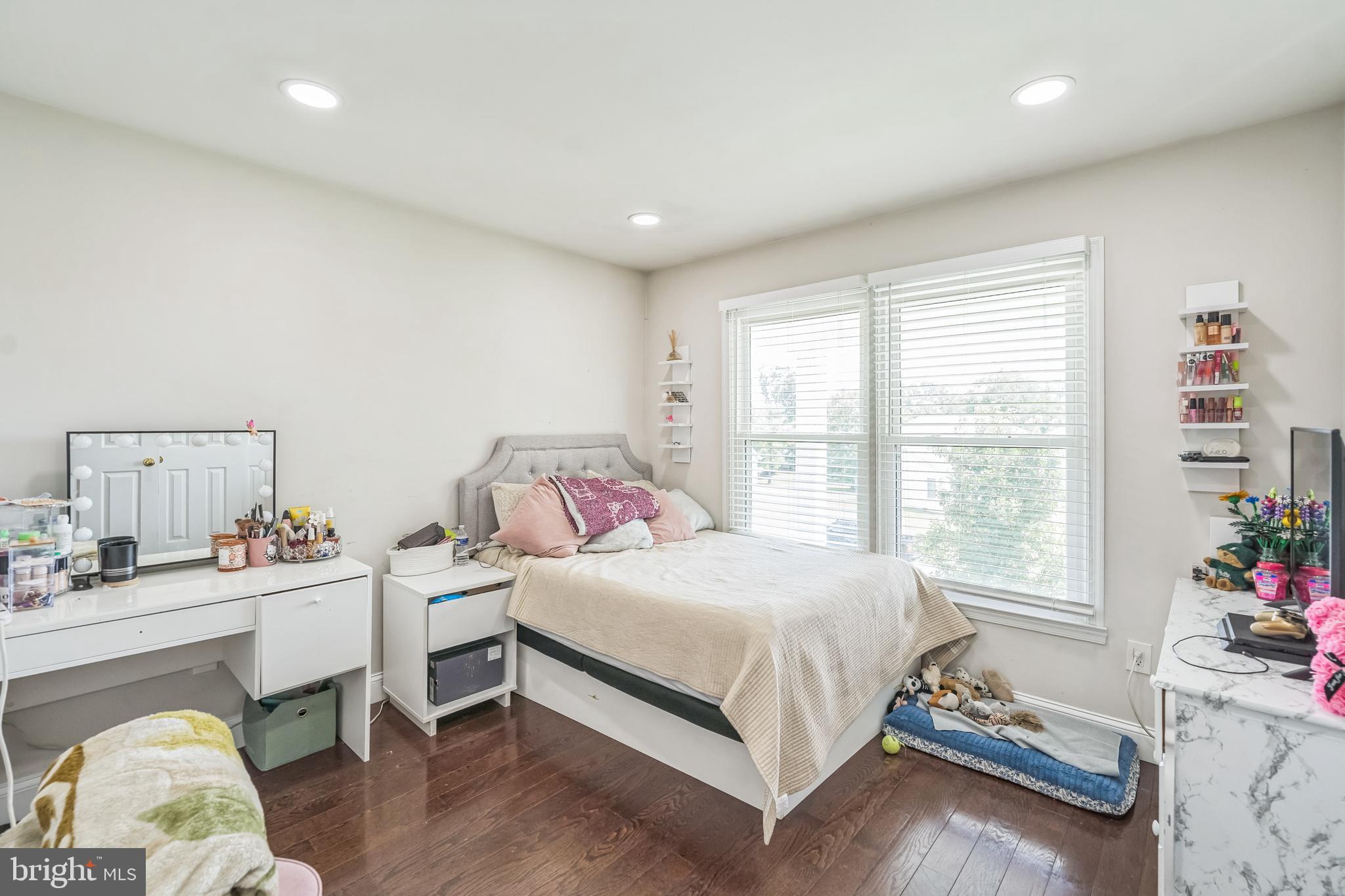 CALVERTON - Residential