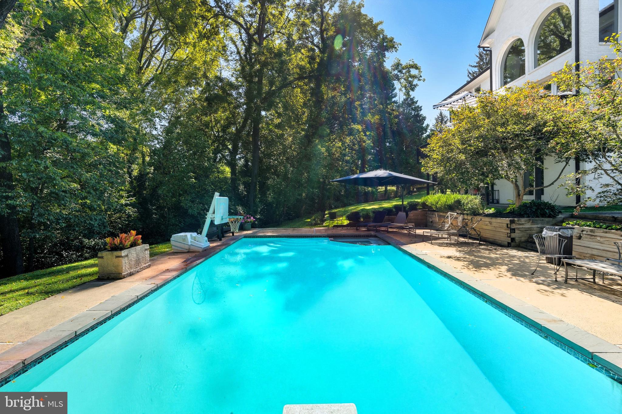 SAVILE MANOR - Residential