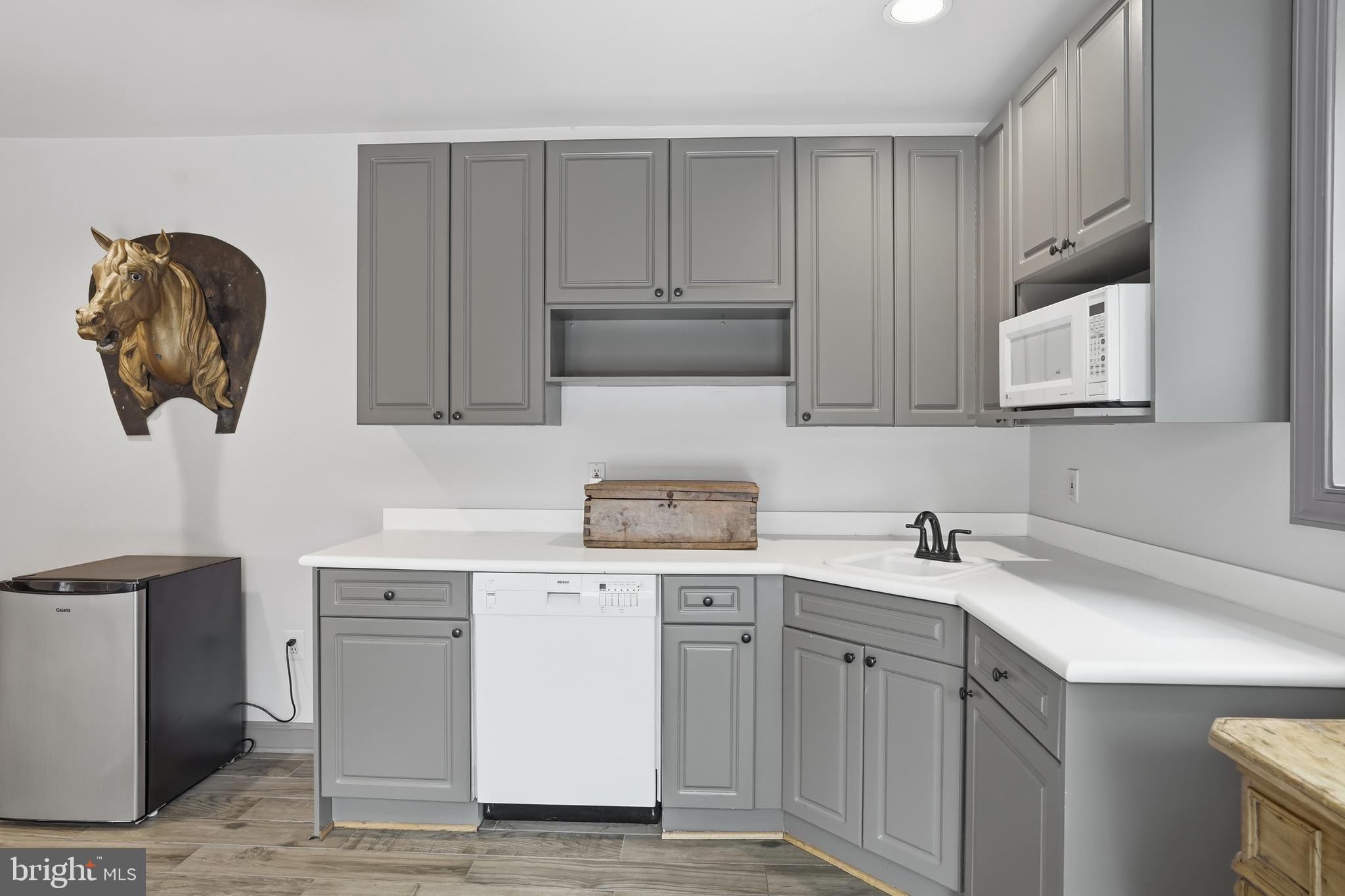 SAVILE MANOR - Residential