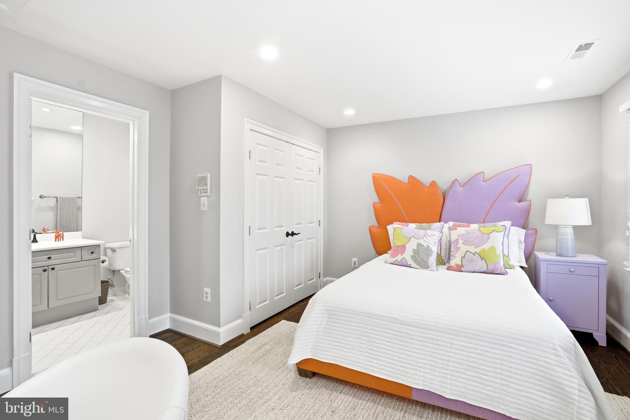 SAVILE MANOR - Residential