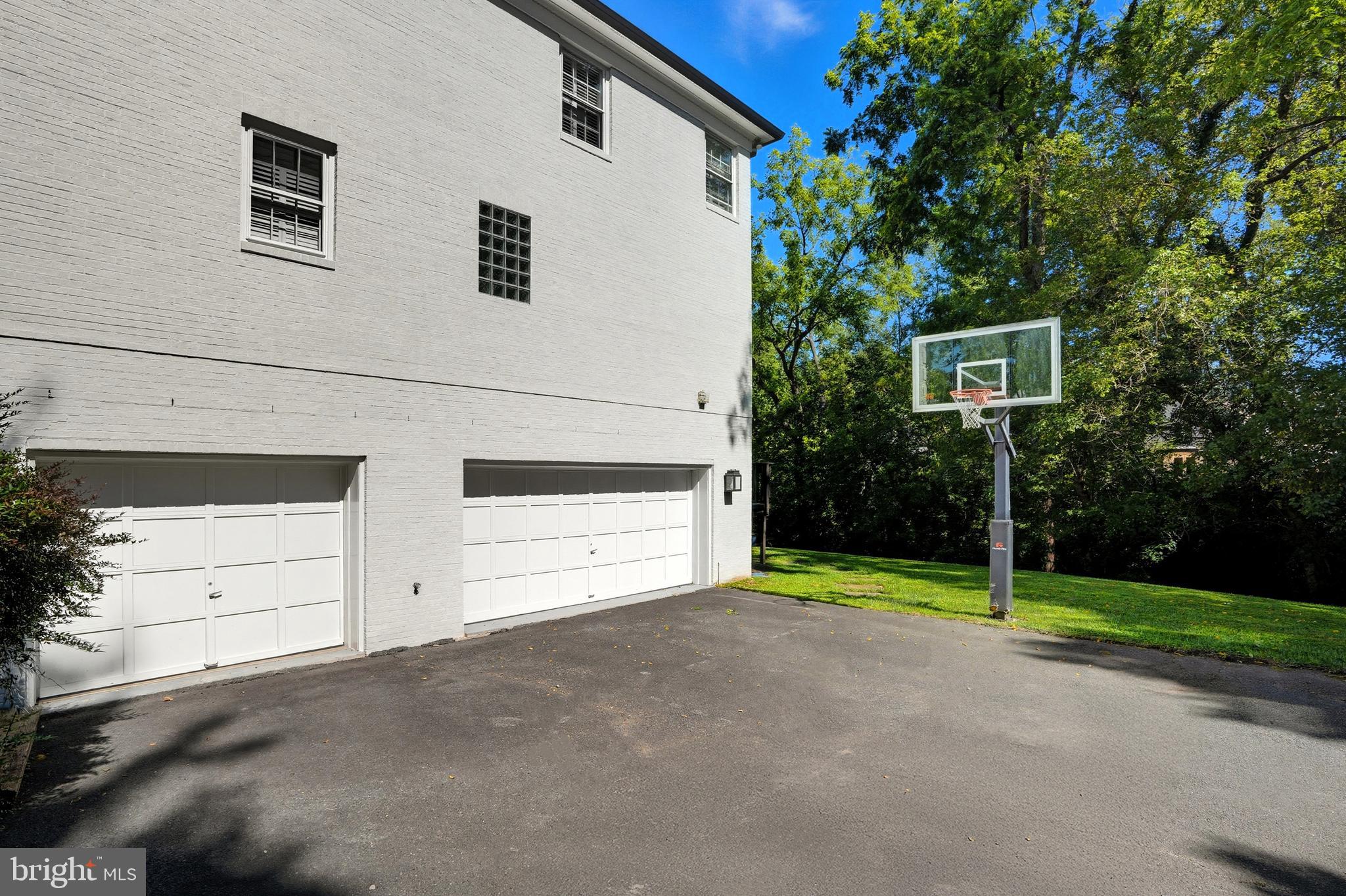 SAVILE MANOR - Residential