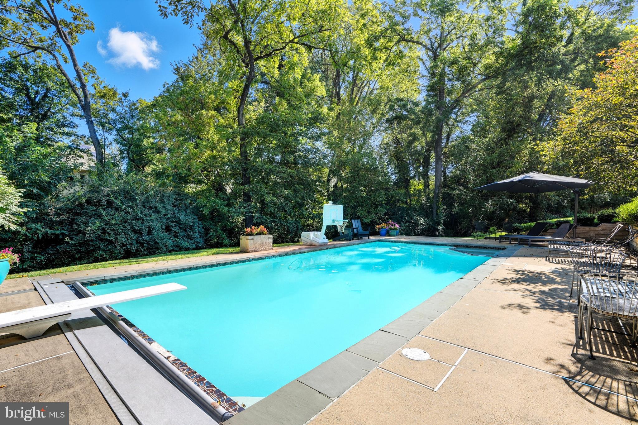 SAVILE MANOR - Residential