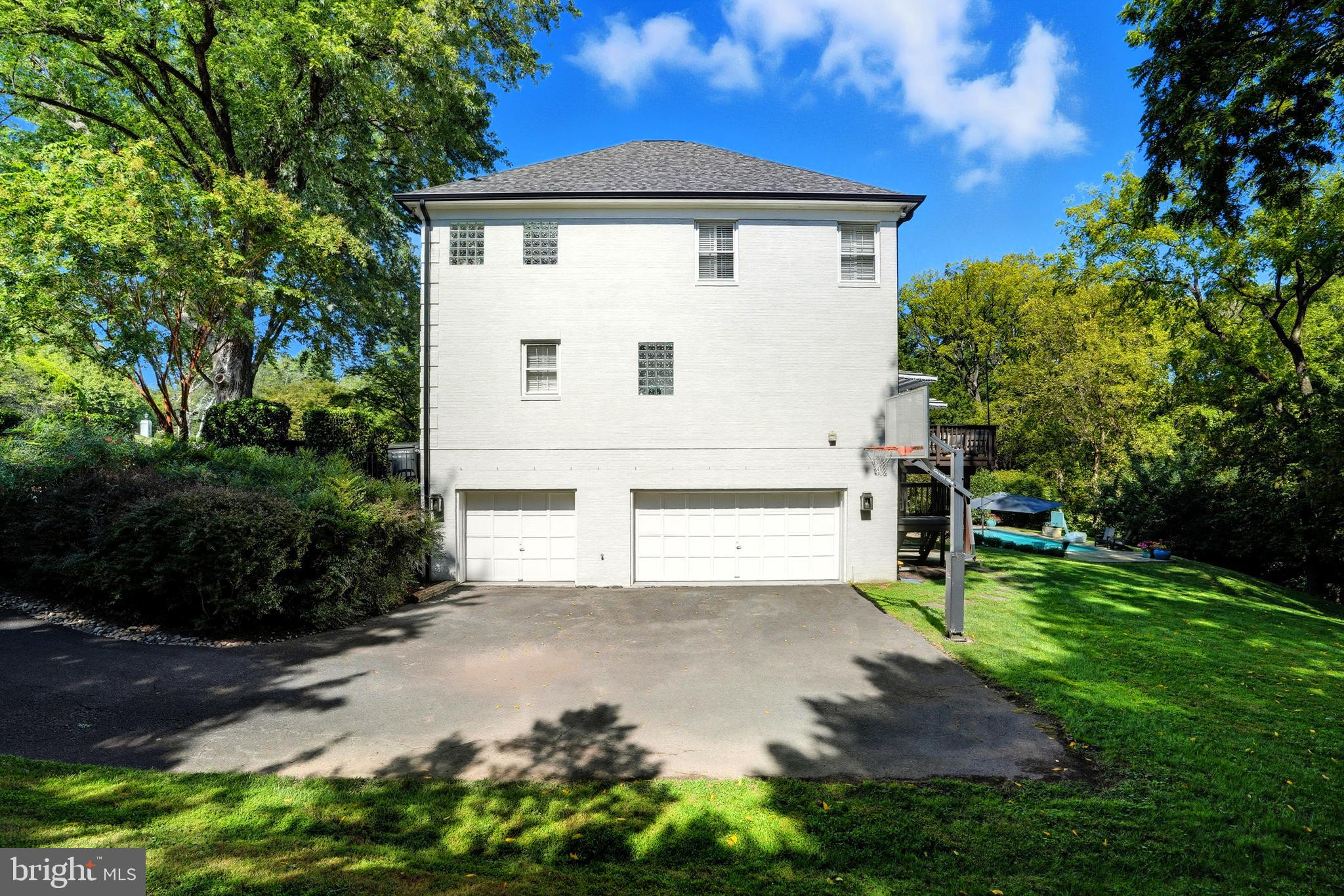 SAVILE MANOR - Residential