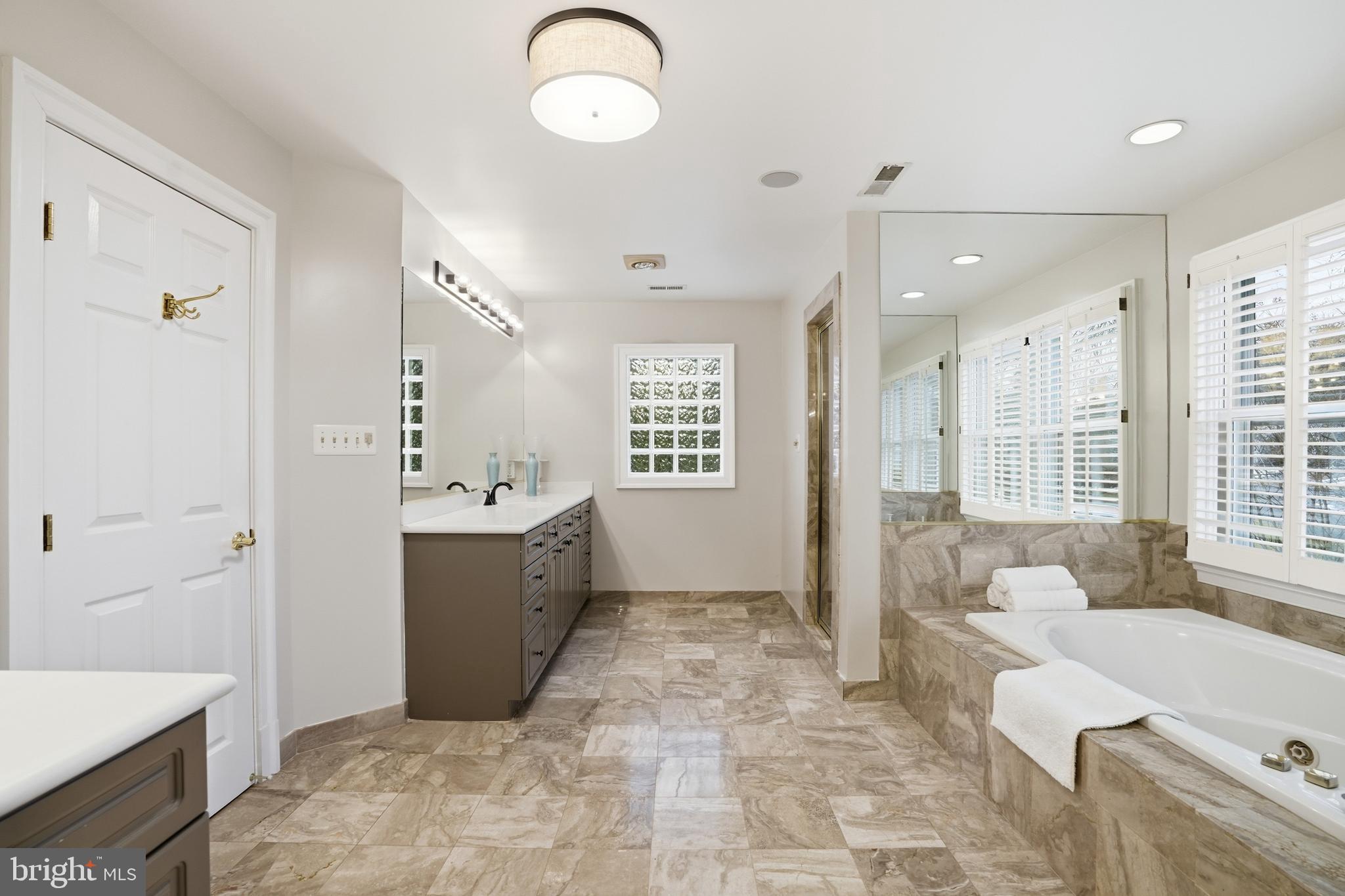 SAVILE MANOR - Residential