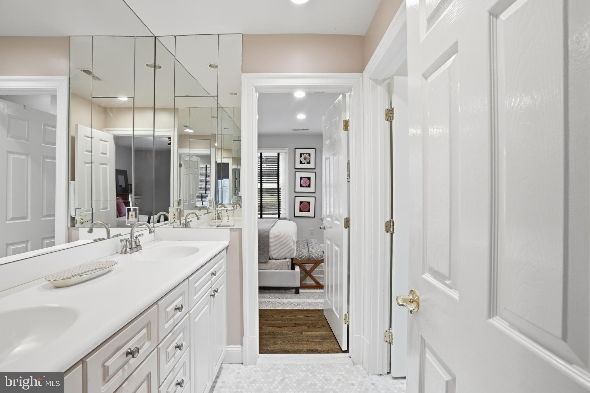 SAVILE MANOR - Residential