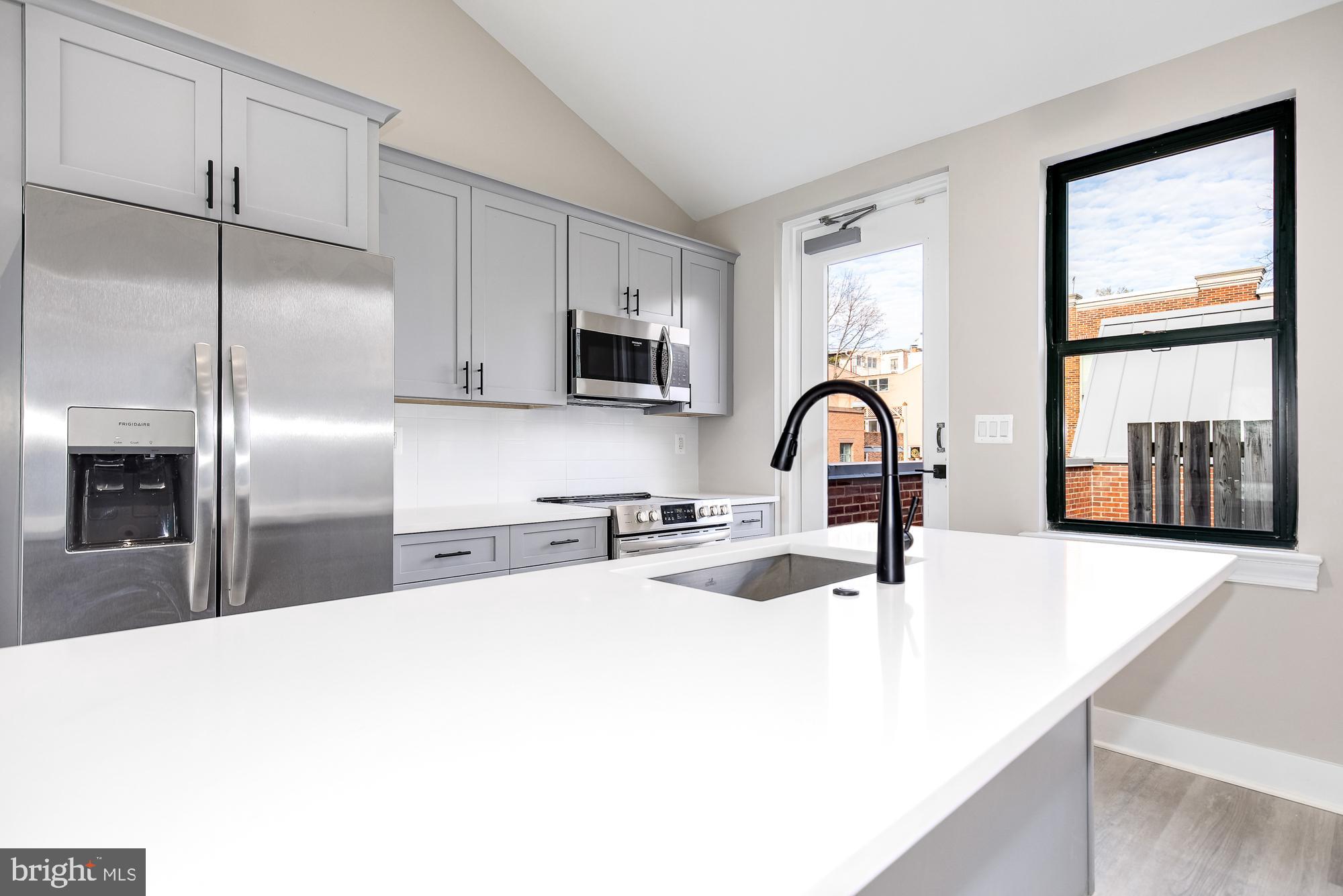 3325 M STREET NW TWO