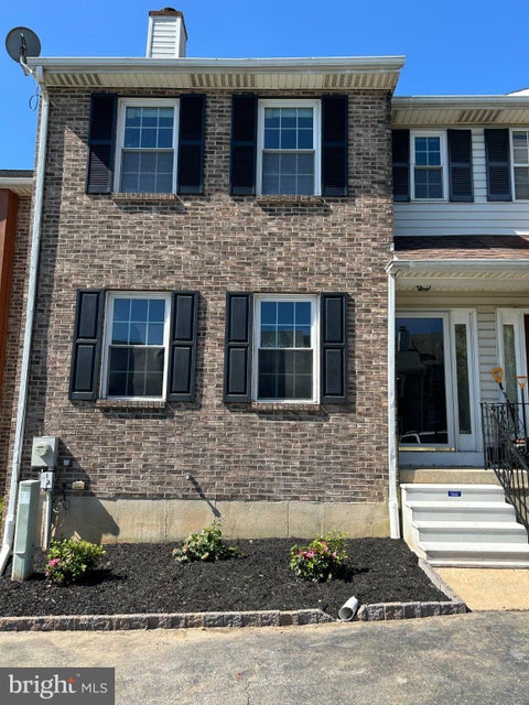 Townhouse For Sale - 921 8th Street<br/> New Castle County, NEWARK, DE 19711