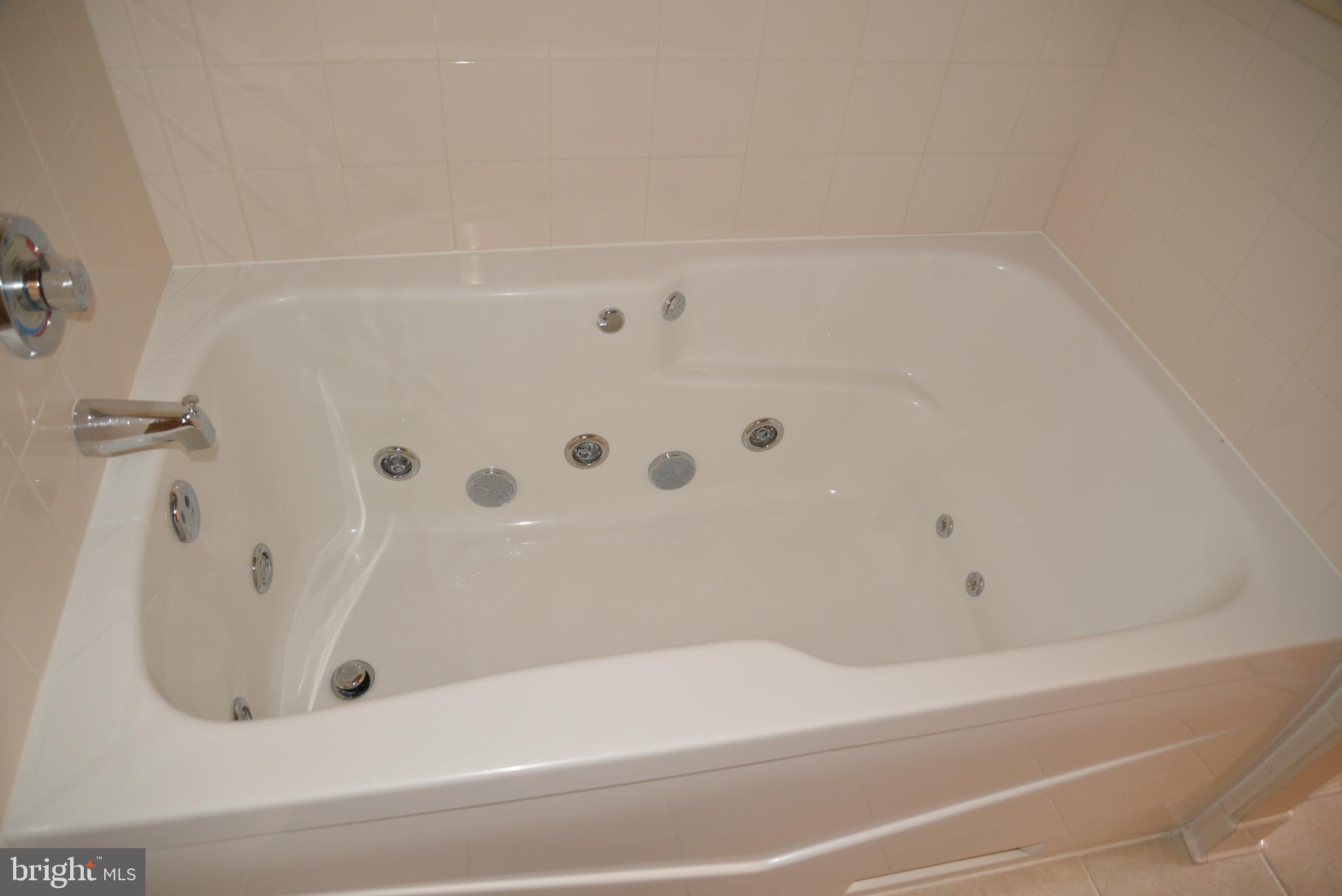 LEXINGTON SQUARE - Residential Lease