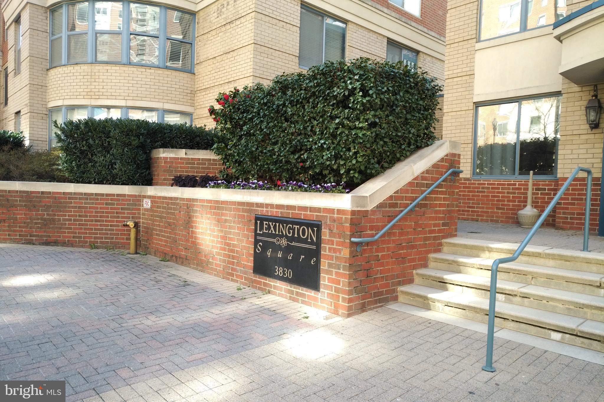 LEXINGTON SQUARE - Residential Lease