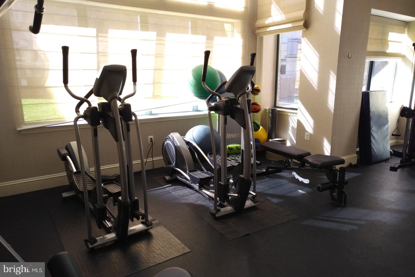 LEXINGTON SQUARE - Residential Lease