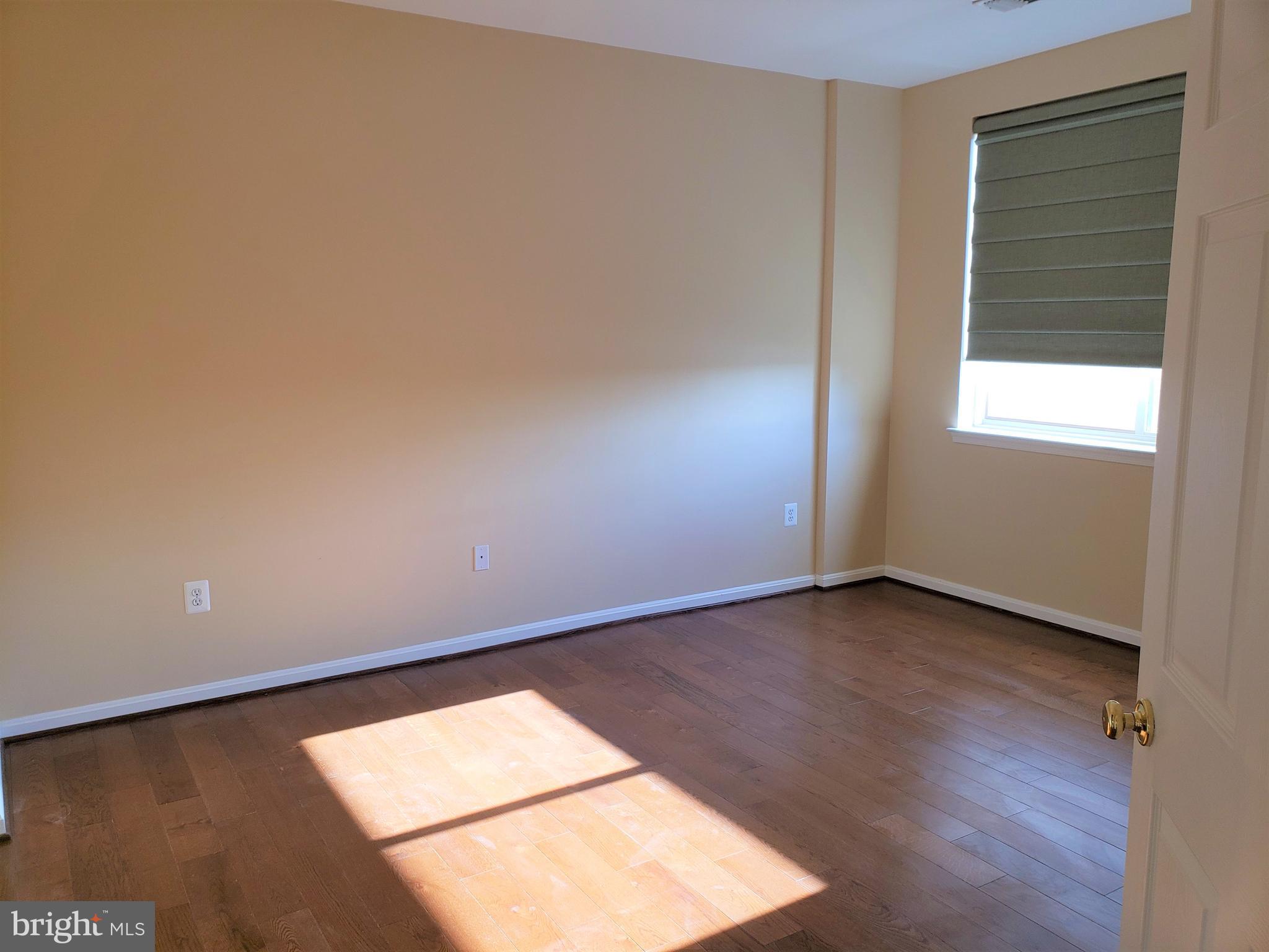 LEXINGTON SQUARE - Residential Lease