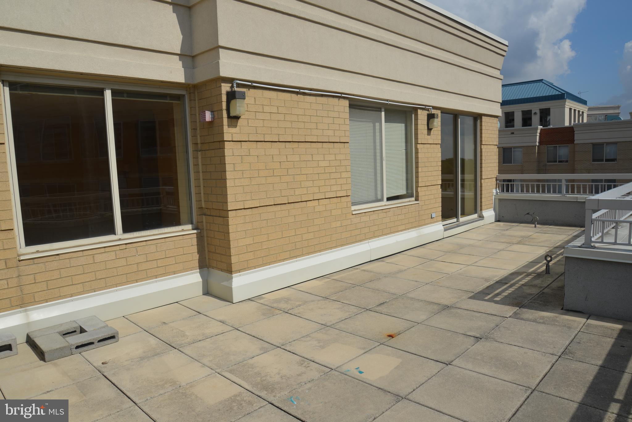 LEXINGTON SQUARE - Residential Lease