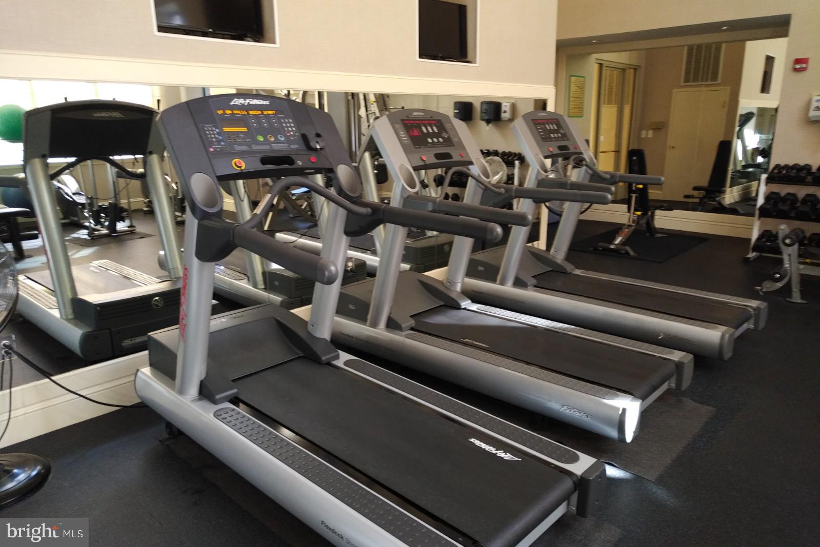 LEXINGTON SQUARE - Residential Lease