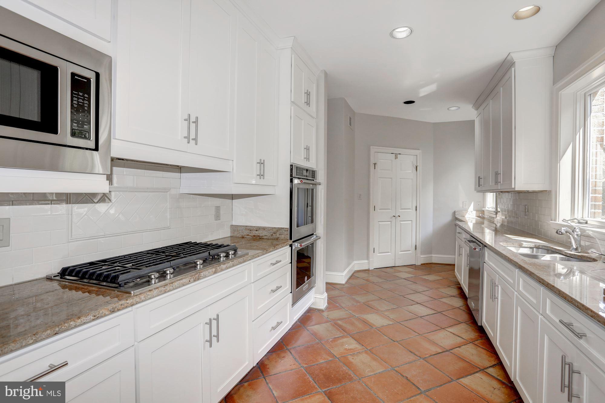 MAYWOOD - Residential