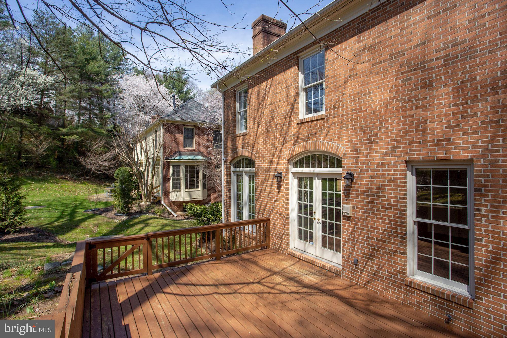 MAYWOOD - Residential