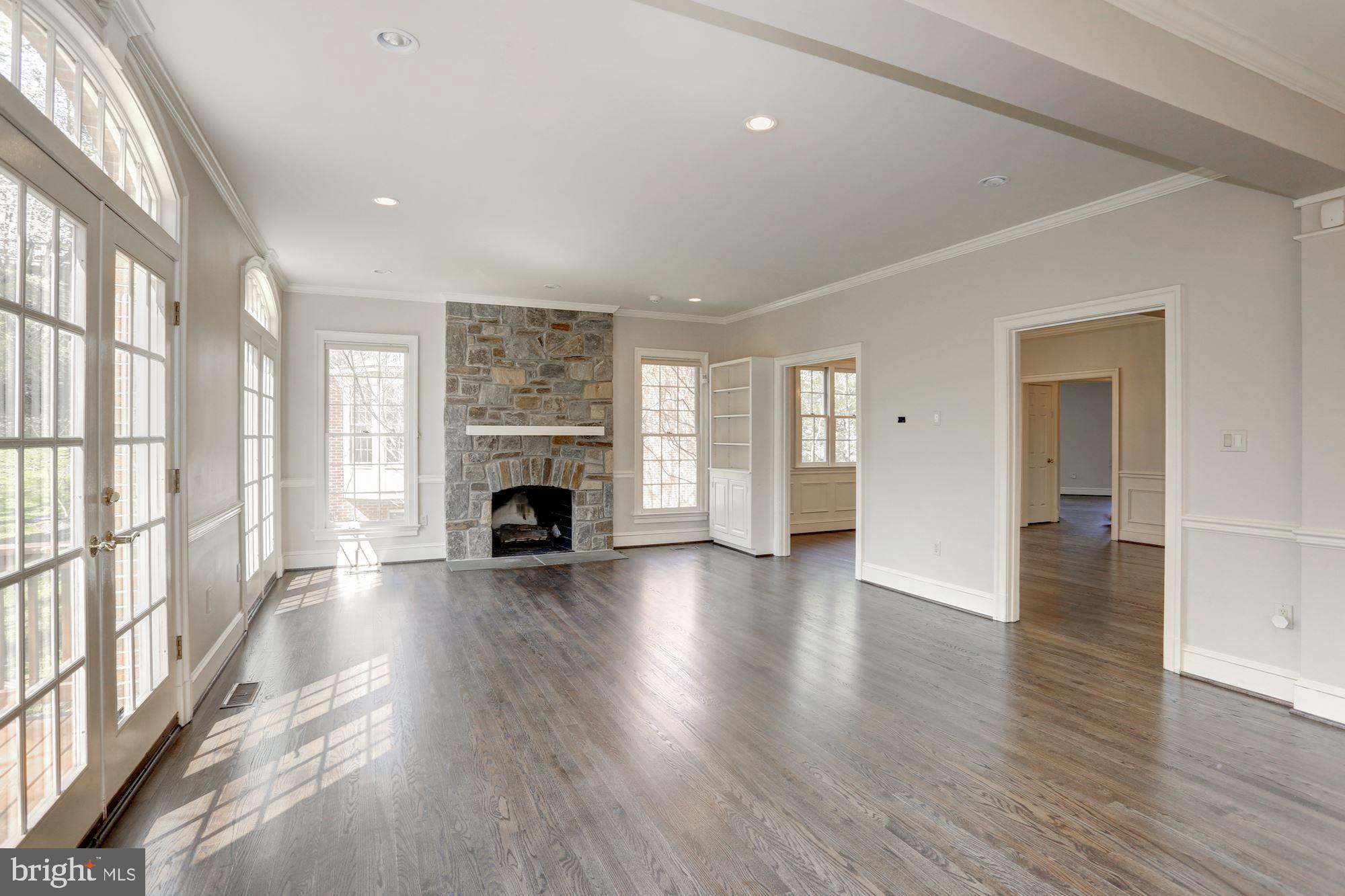 MAYWOOD - Residential