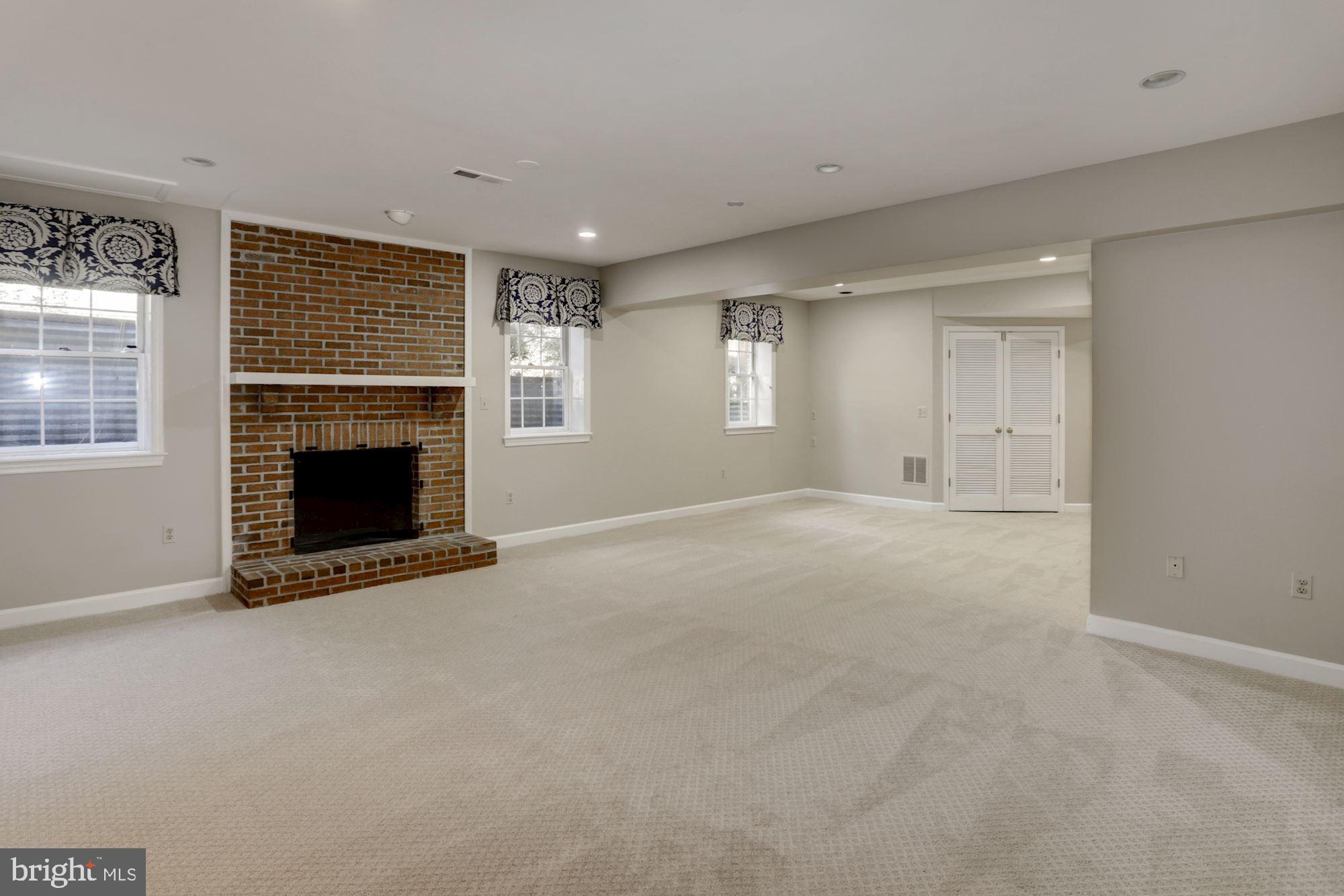 MAYWOOD - Residential