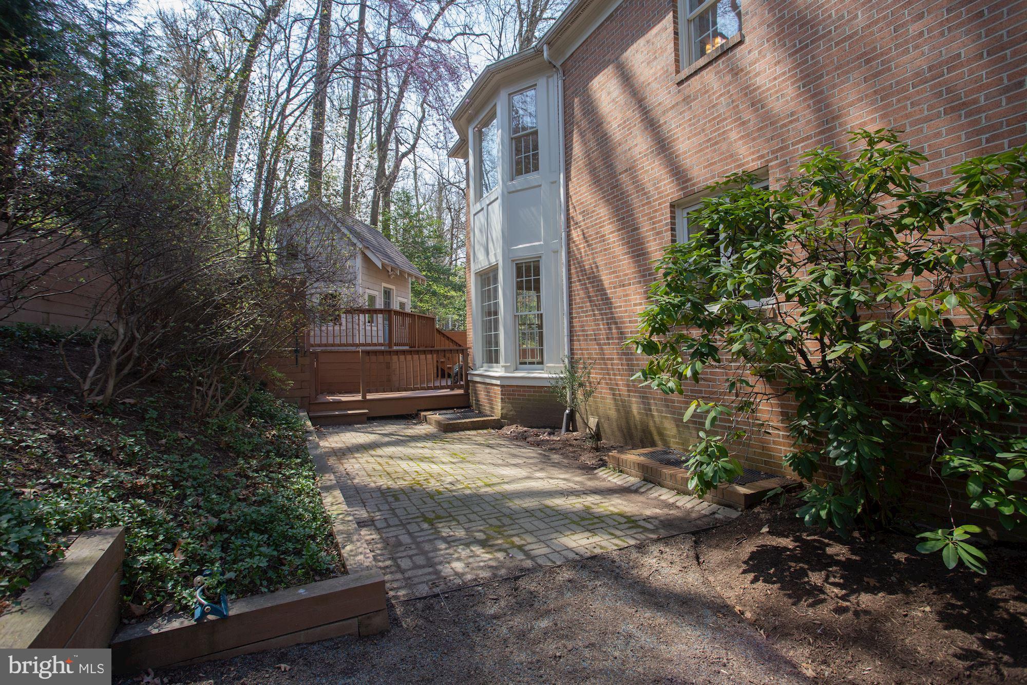 MAYWOOD - Residential