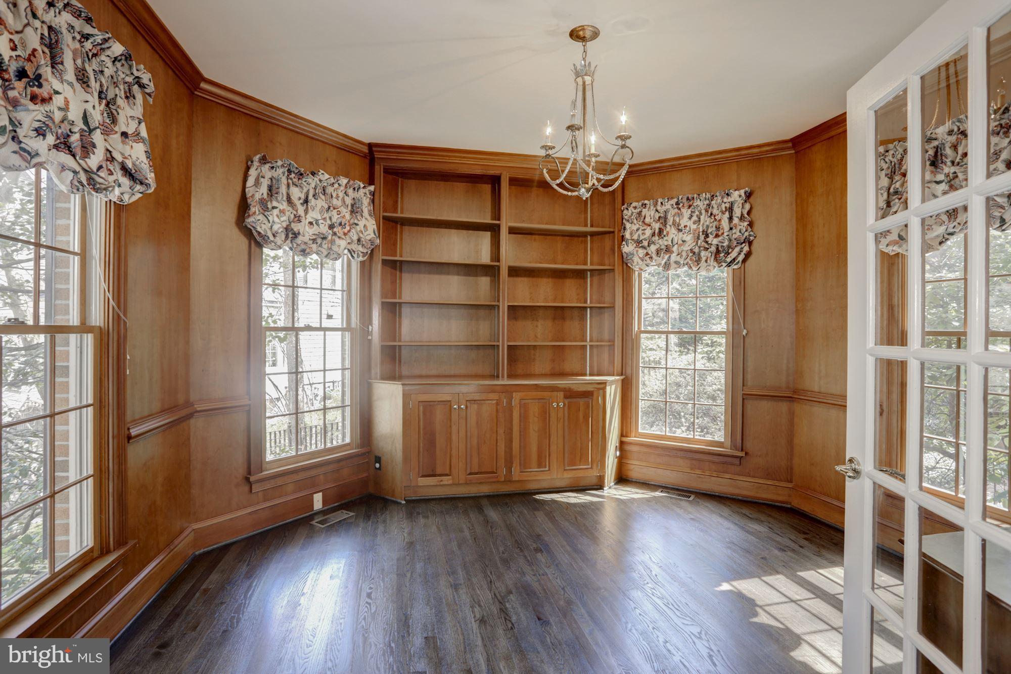 MAYWOOD - Residential