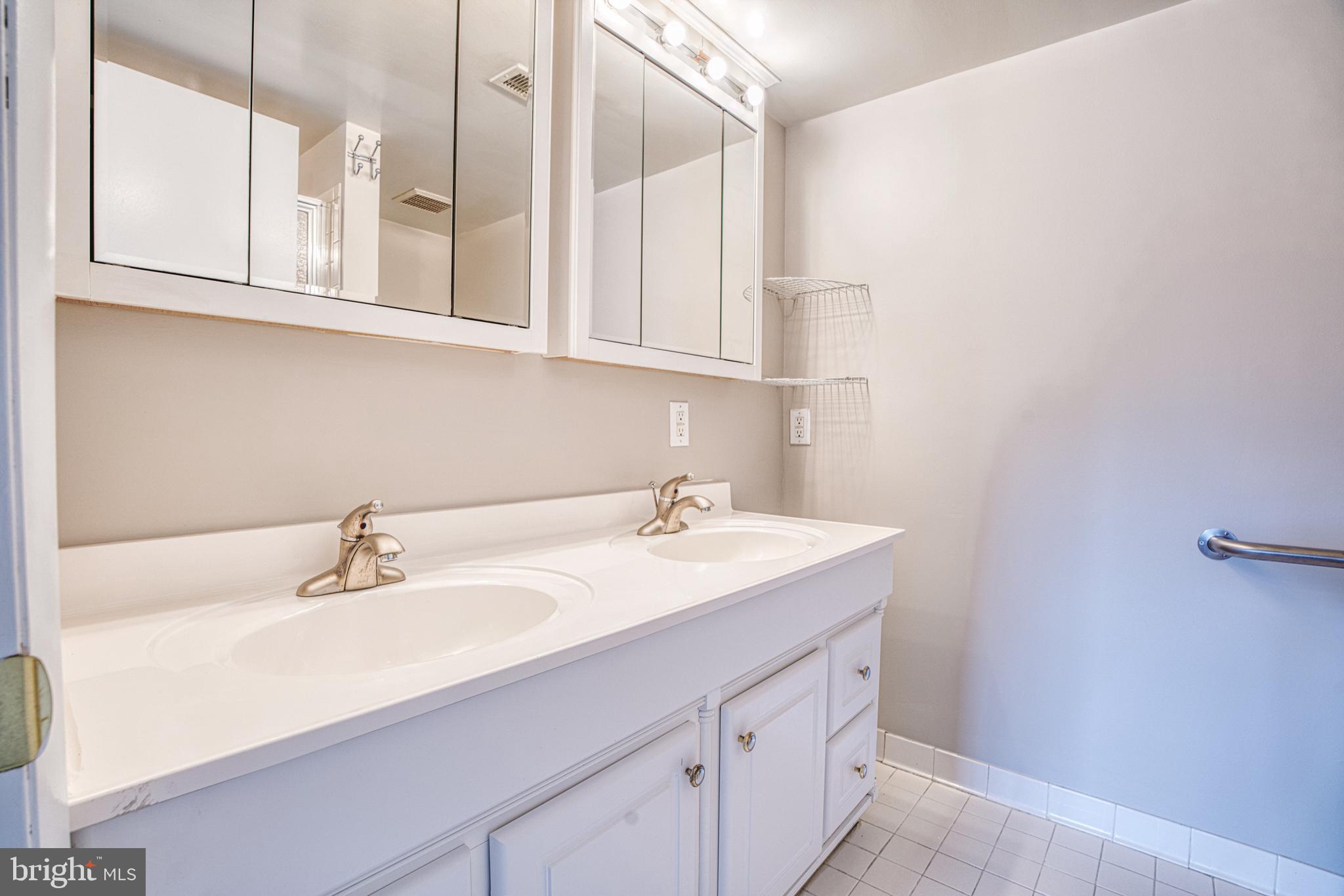 HOLLY HALL - Residential