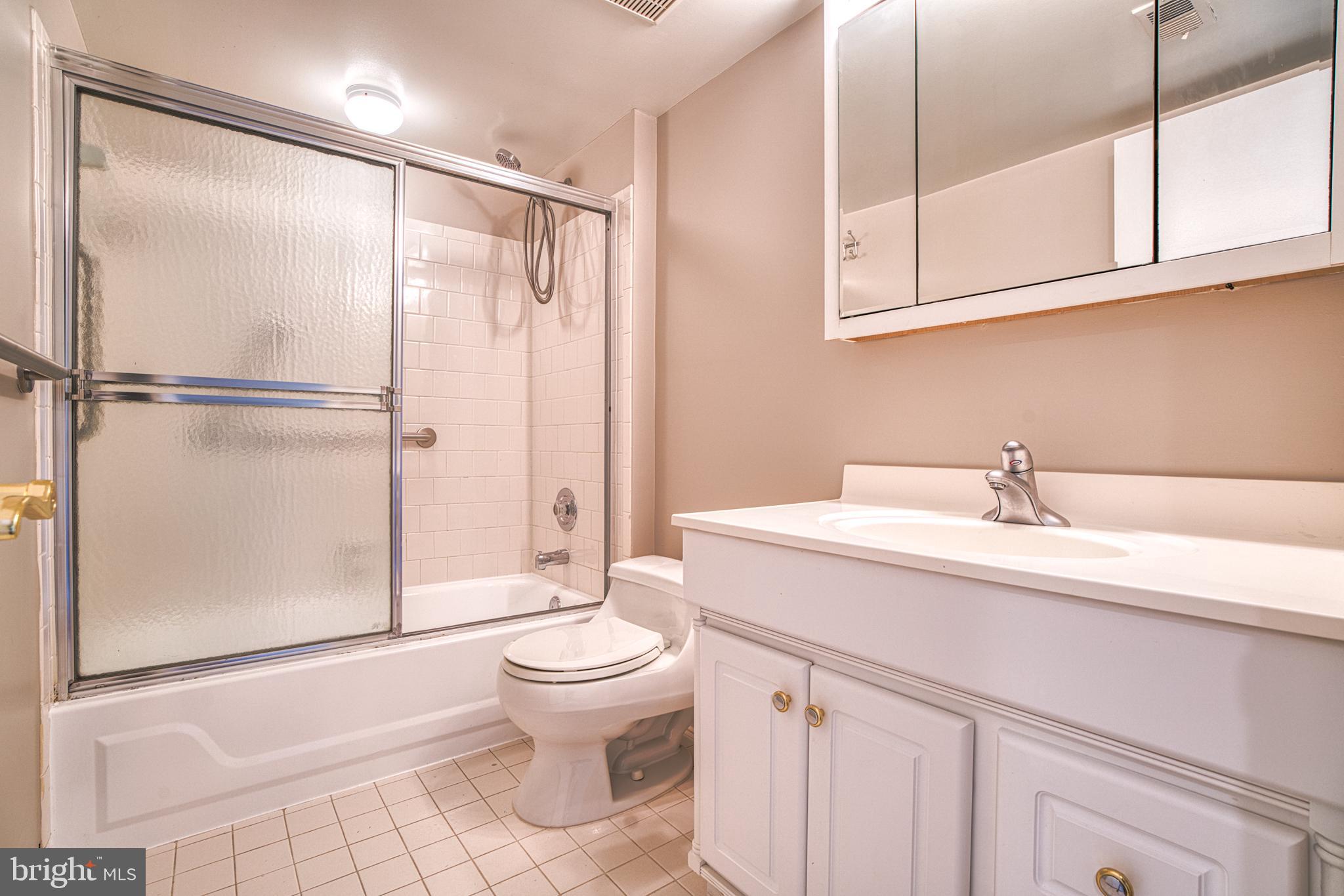 HOLLY HALL - Residential