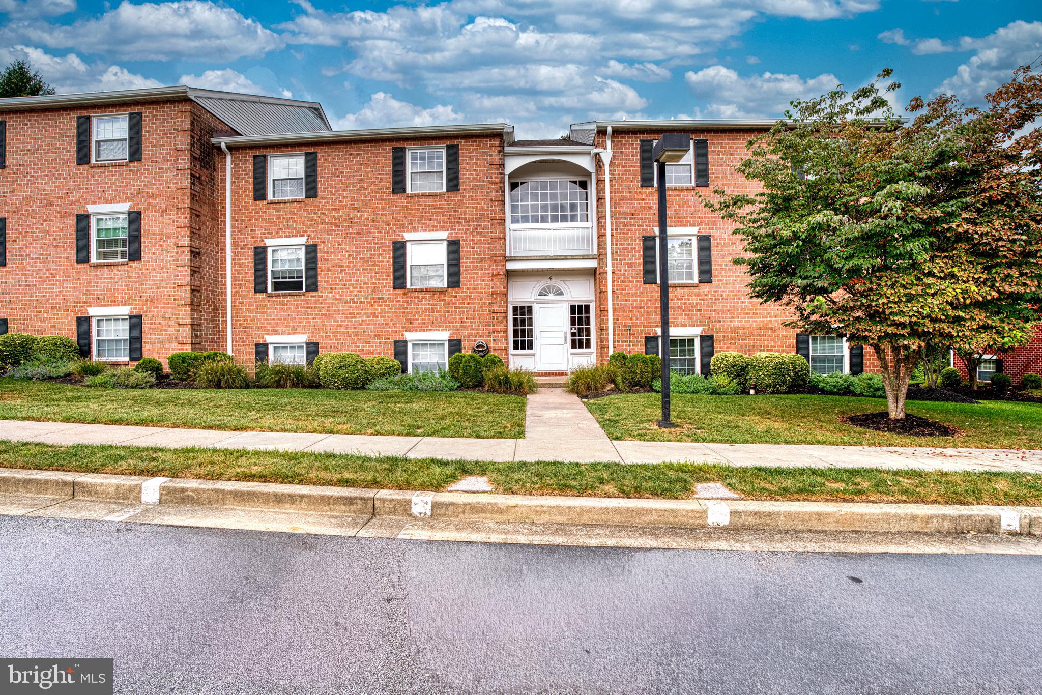 HOLLY HALL - Residential