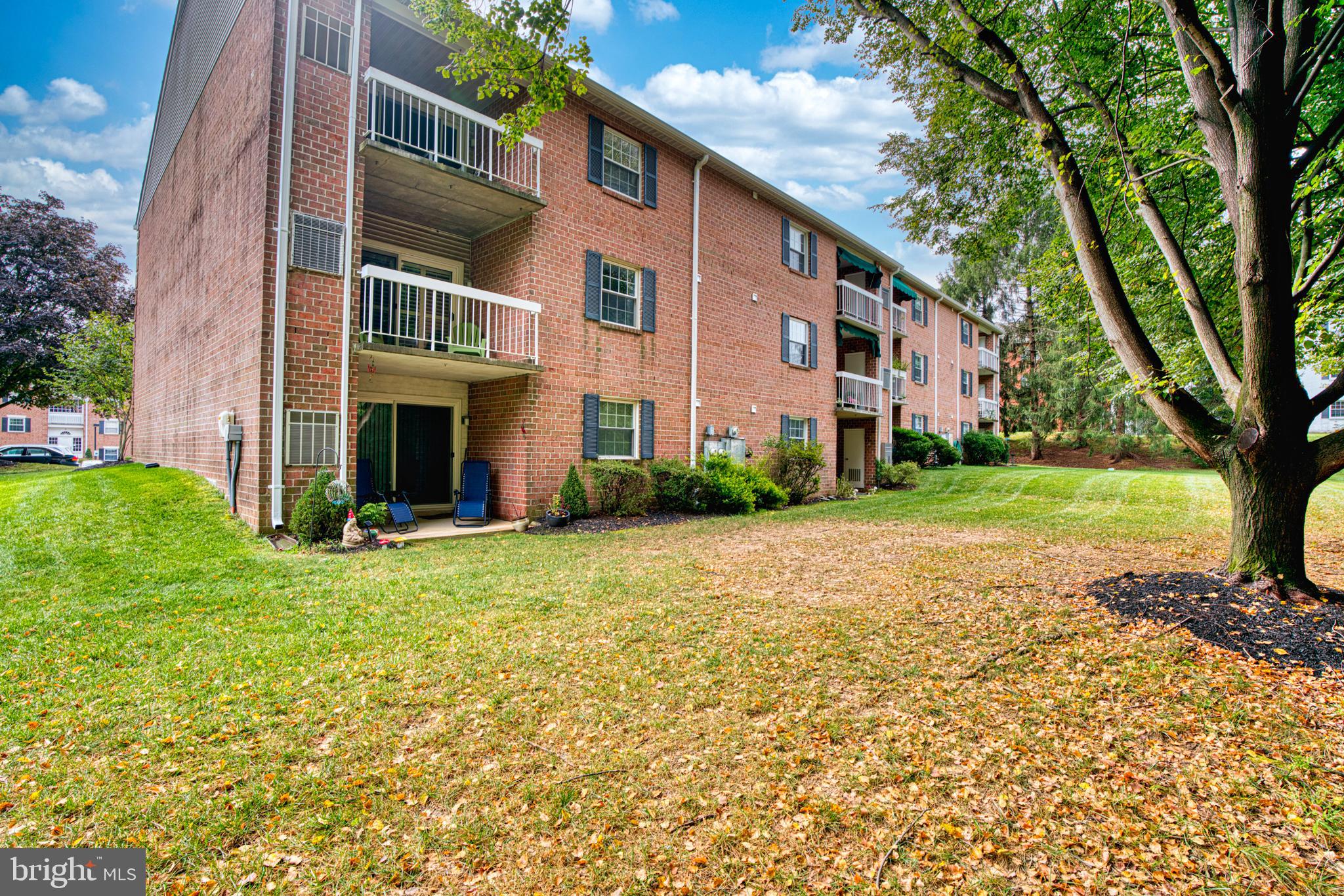 HOLLY HALL - Residential