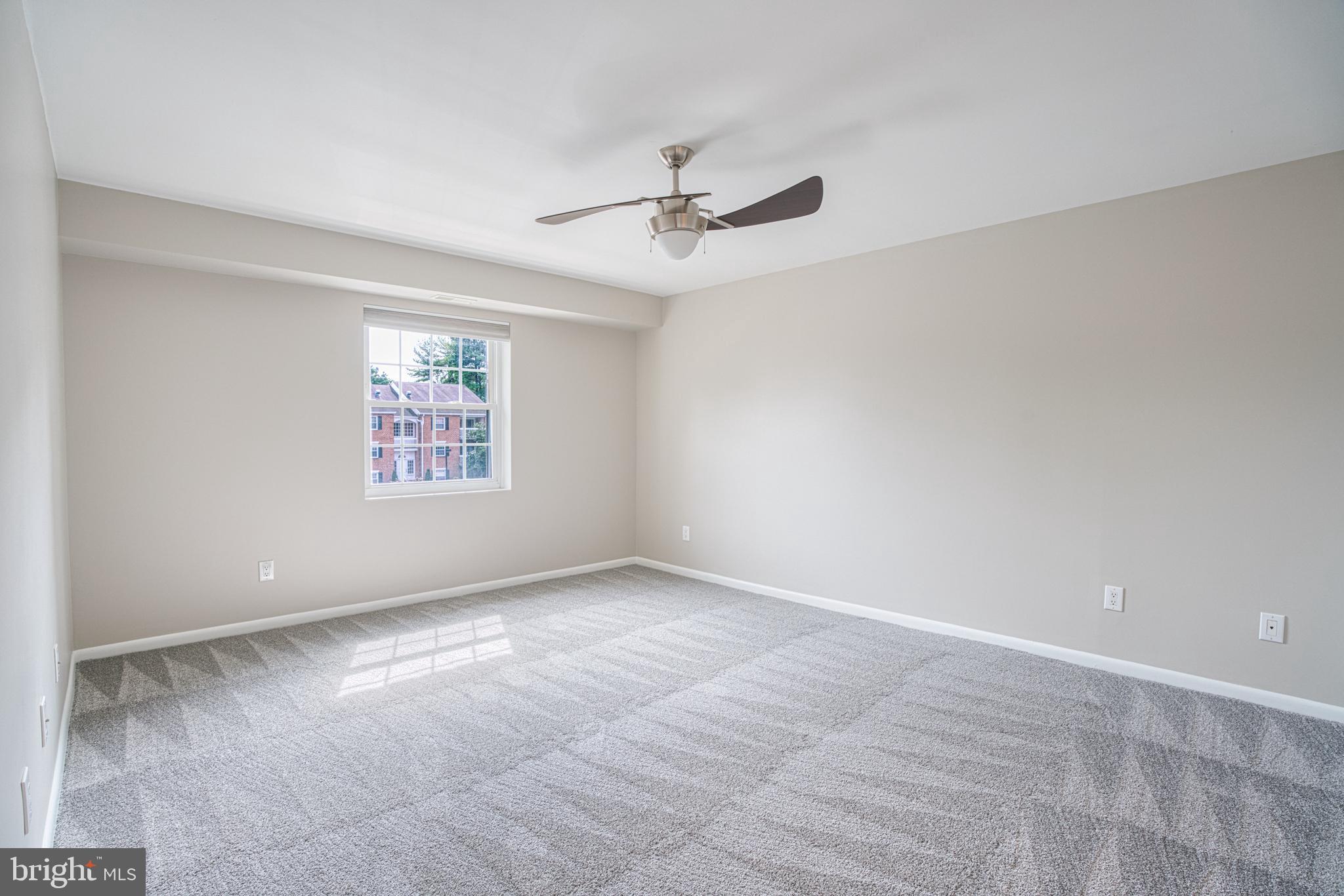 HOLLY HALL - Residential