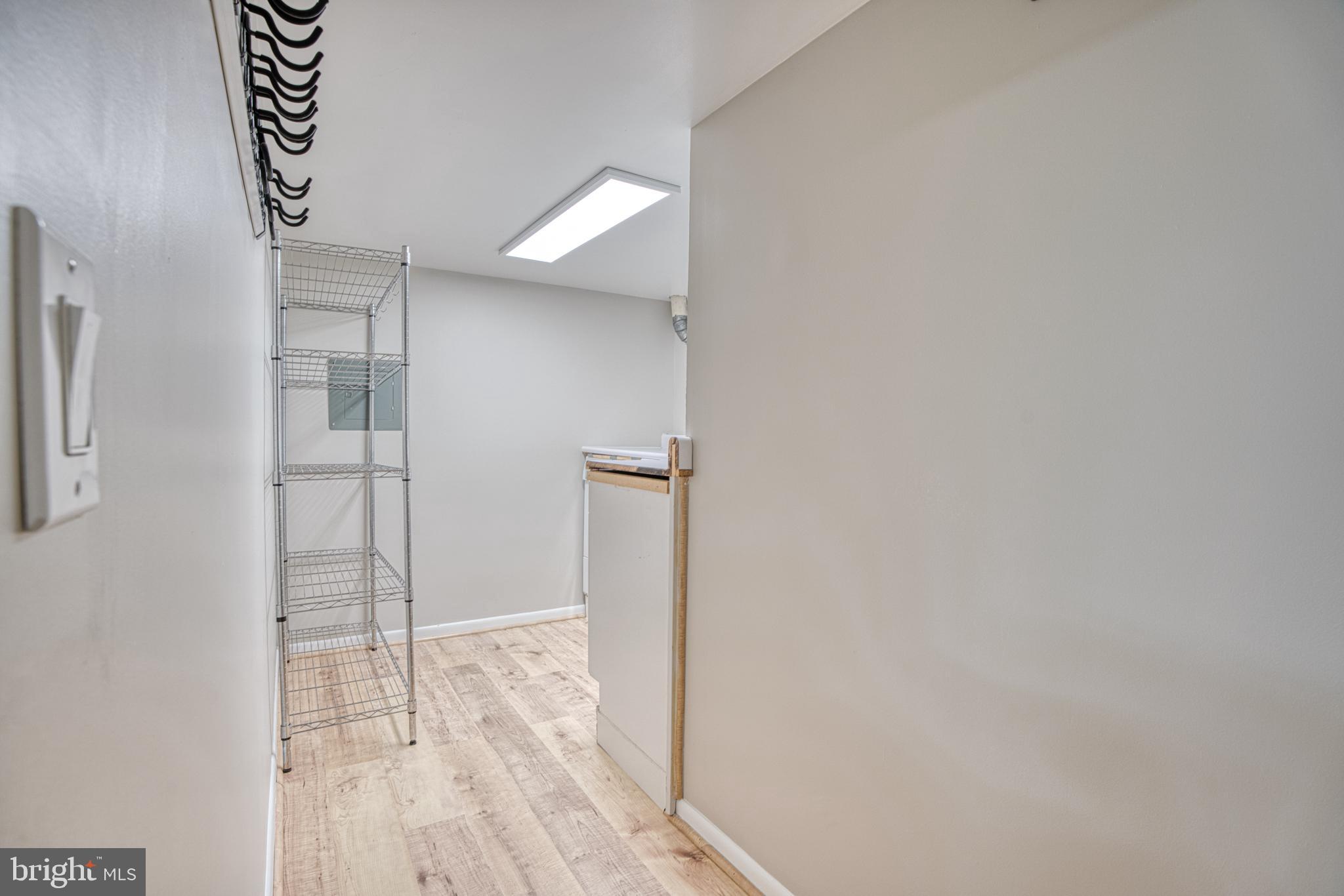 HOLLY HALL - Residential