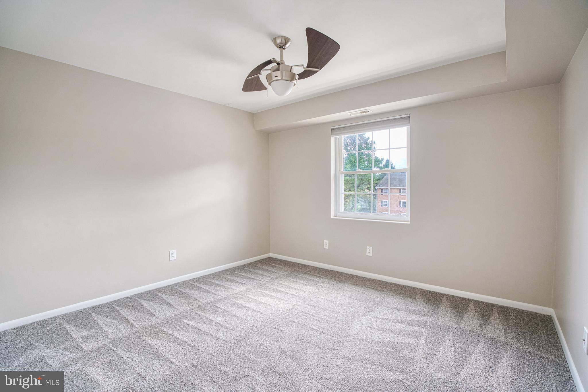 HOLLY HALL - Residential