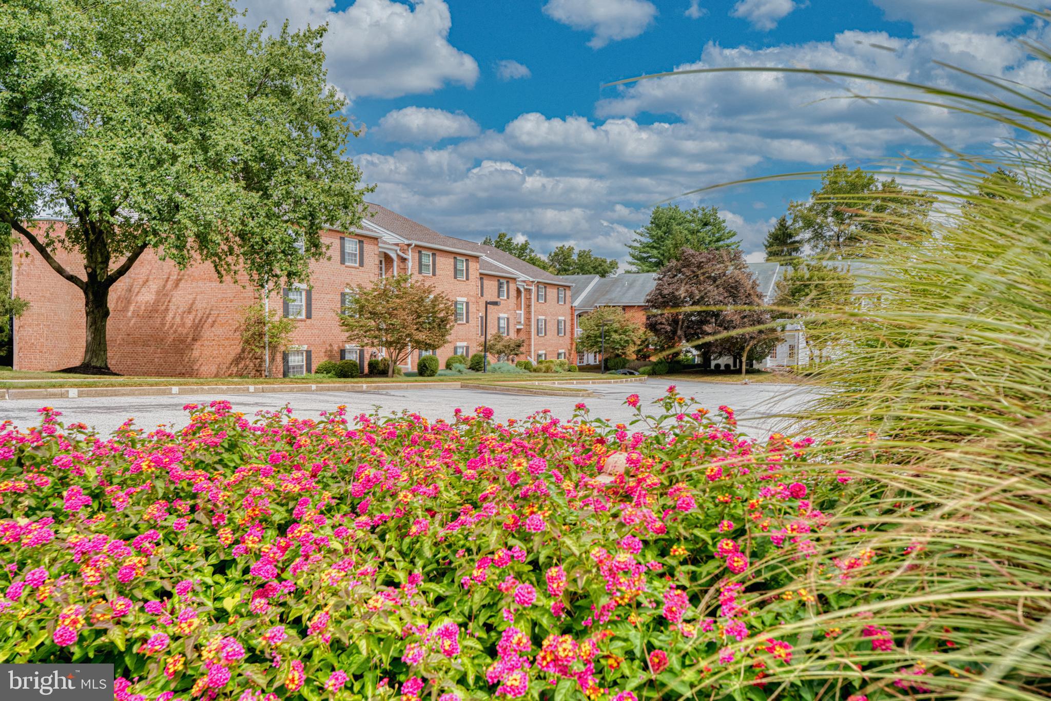 HOLLY HALL - Residential