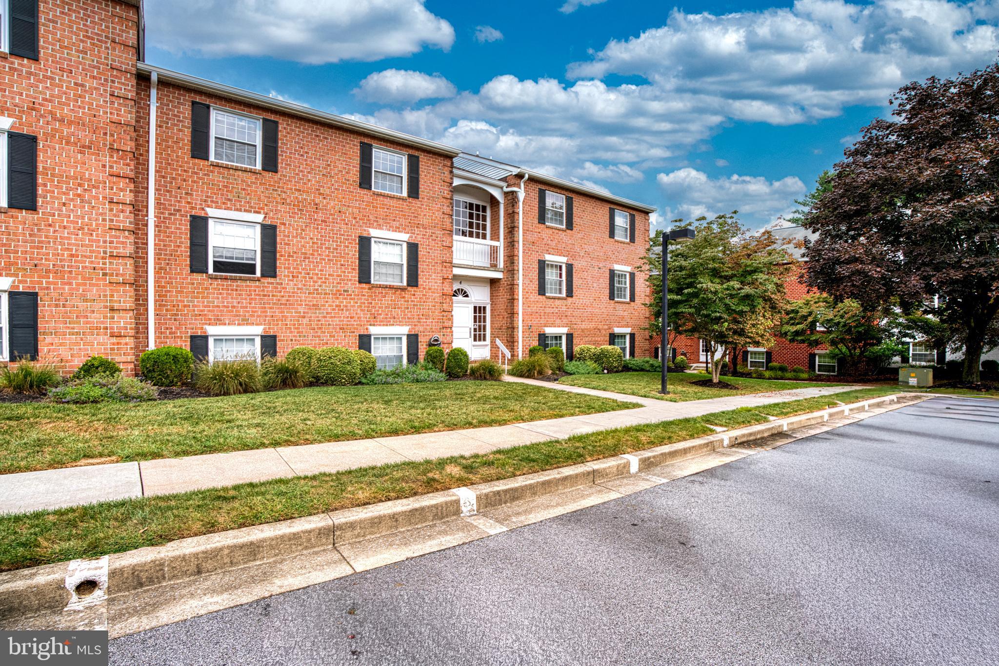 HOLLY HALL - Residential