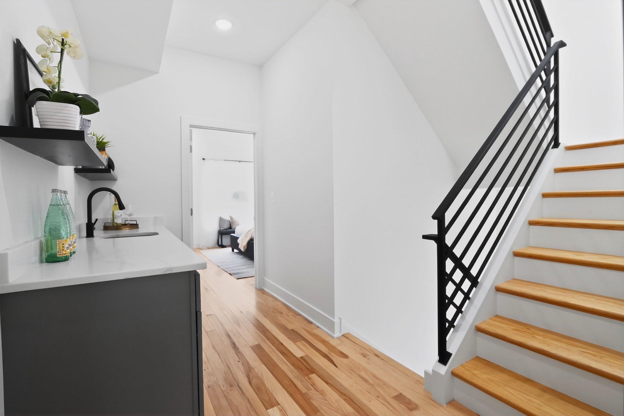 SQUIRREL HILL - Residential