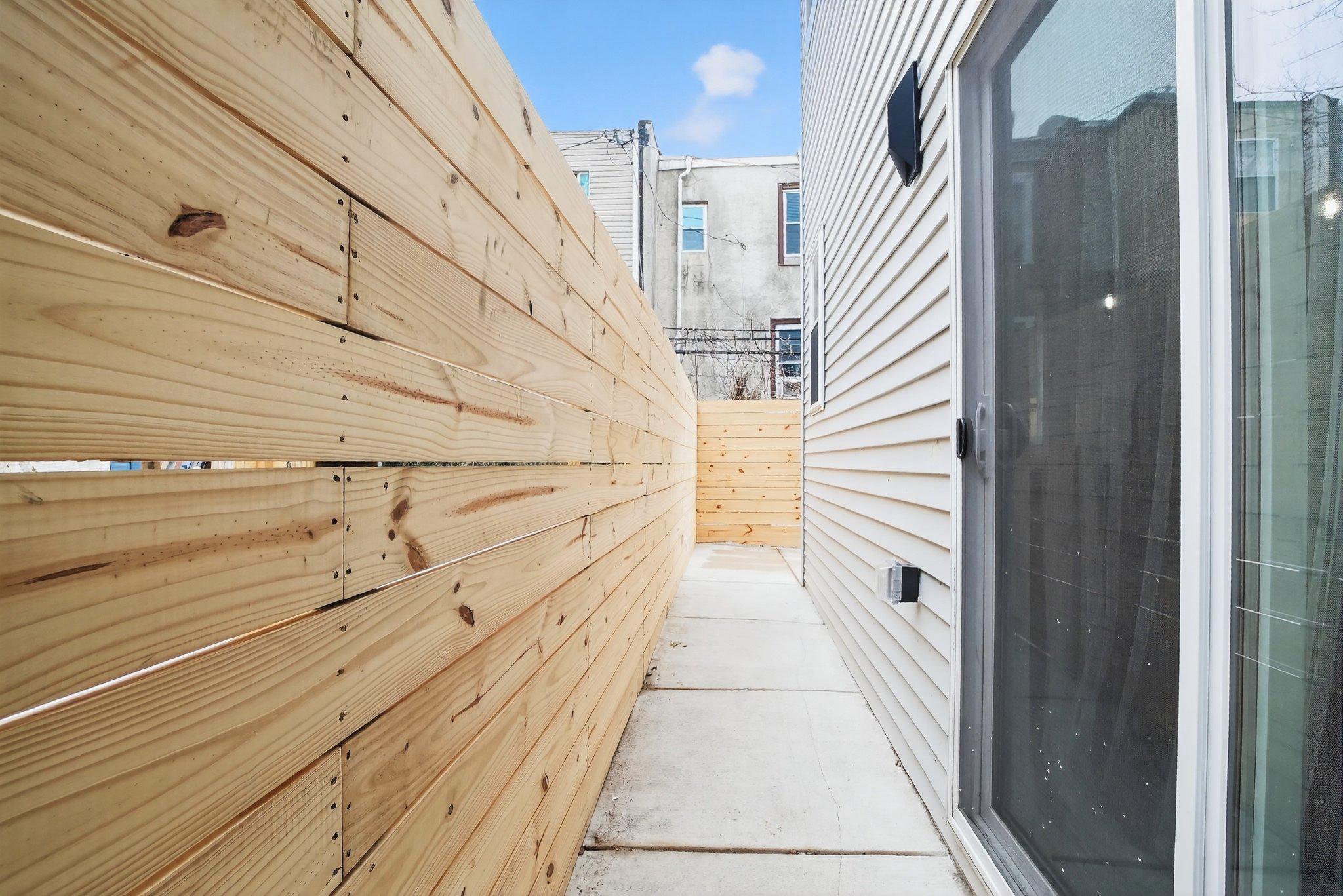 SQUIRREL HILL - Residential