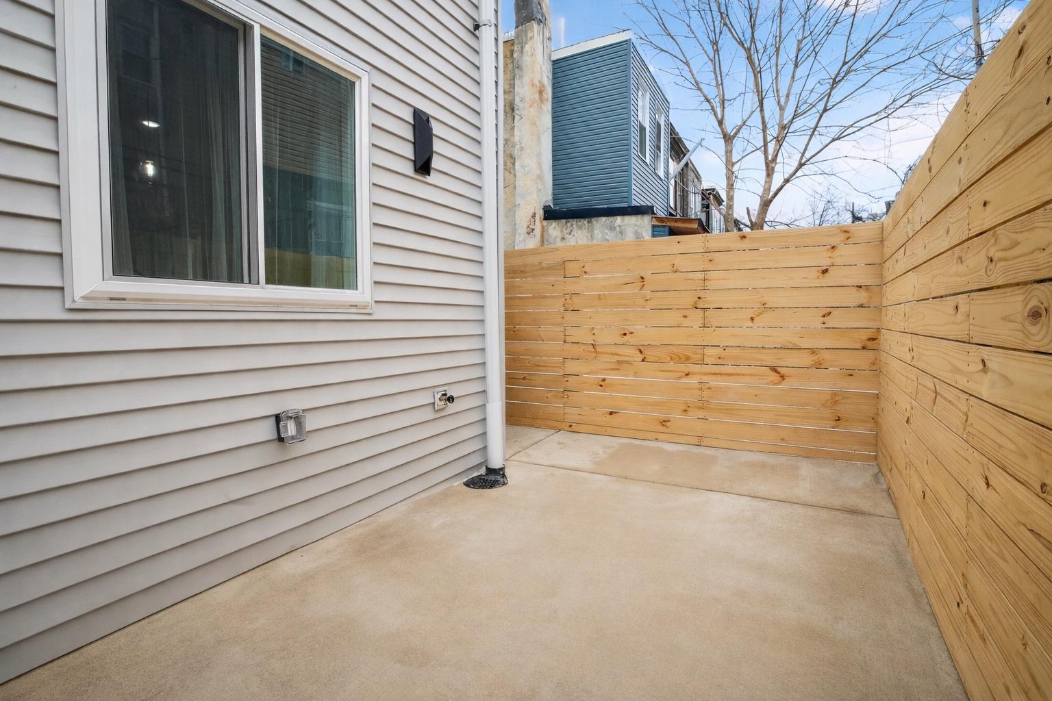 SQUIRREL HILL - Residential