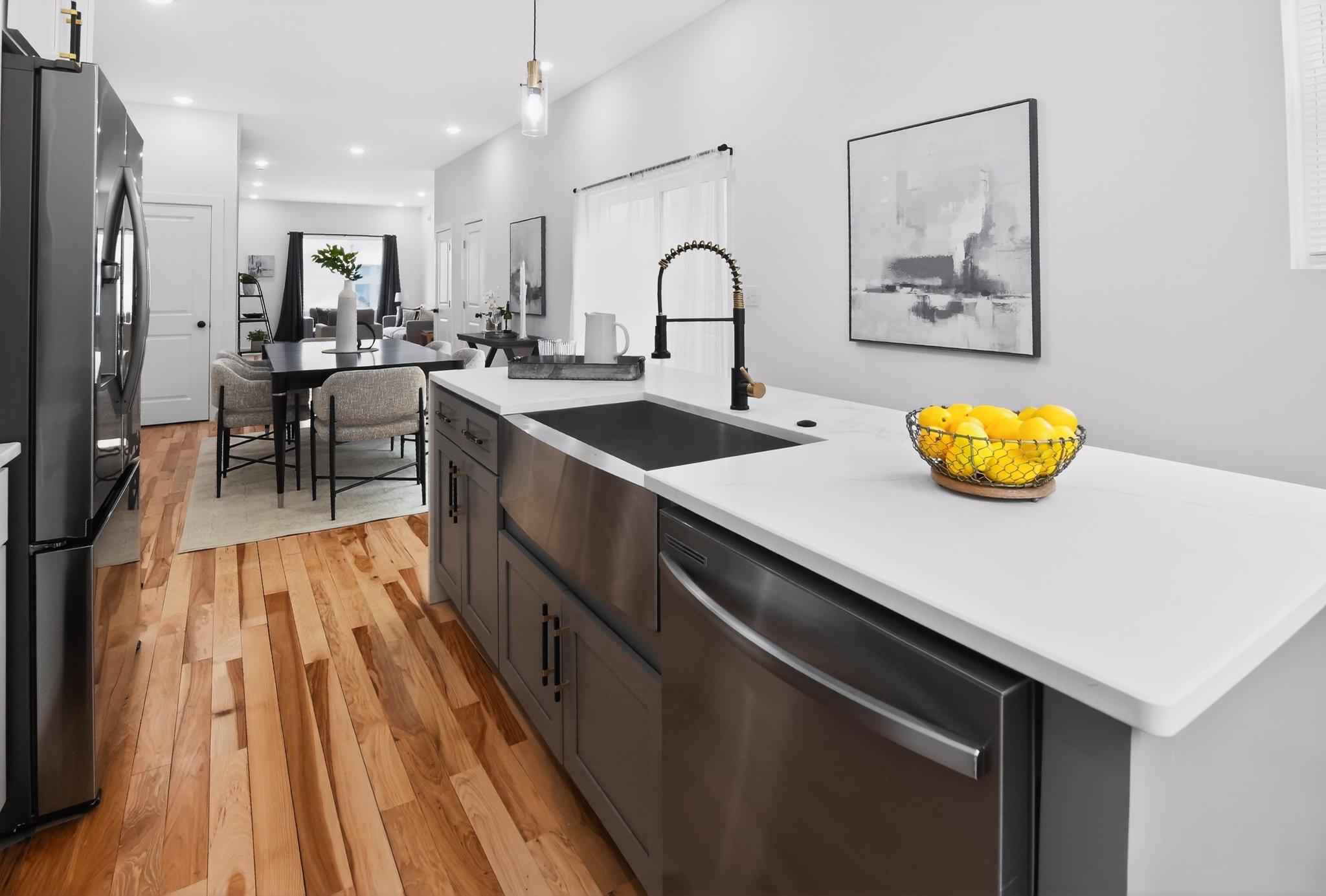 SQUIRREL HILL - Residential