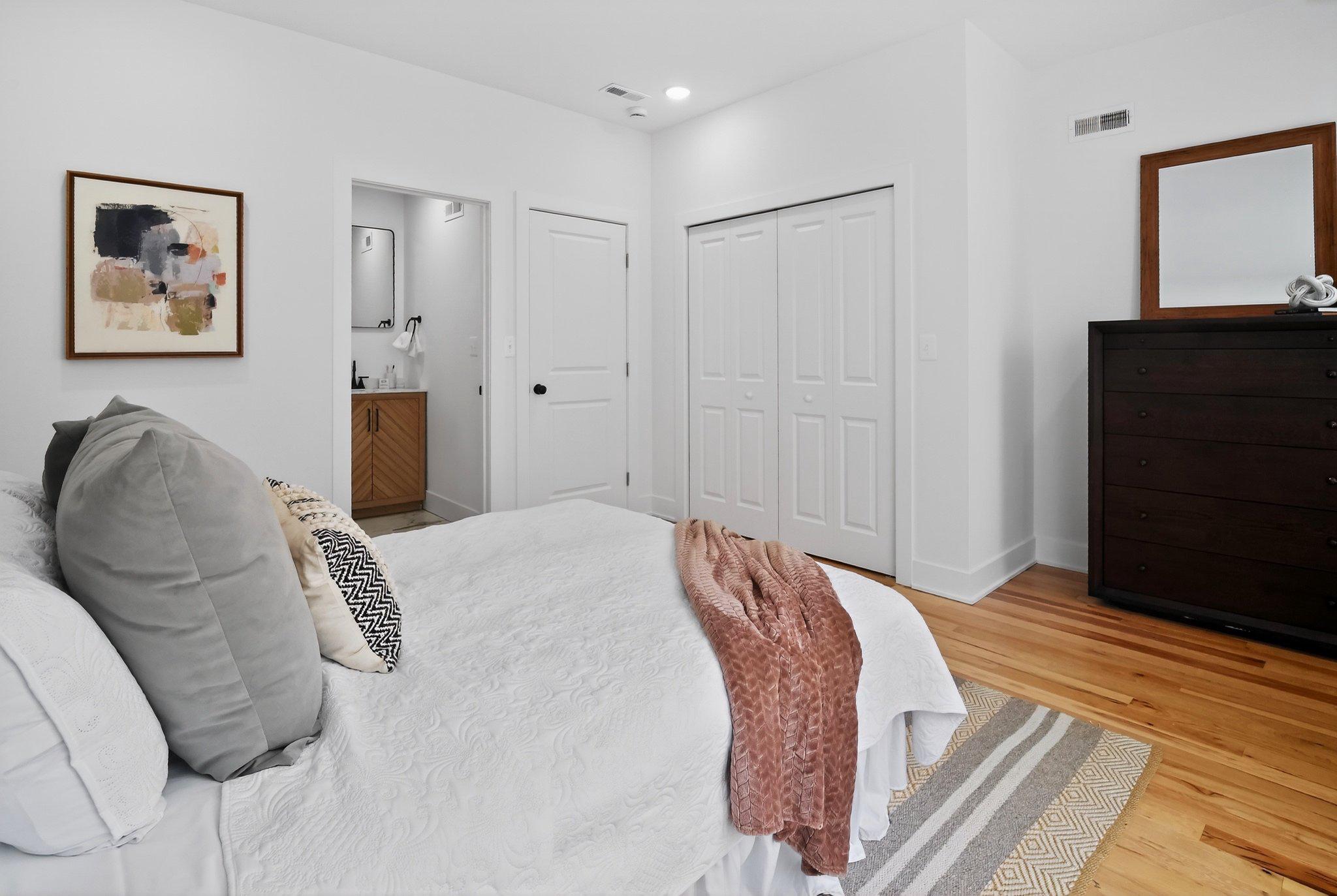 SQUIRREL HILL - Residential
