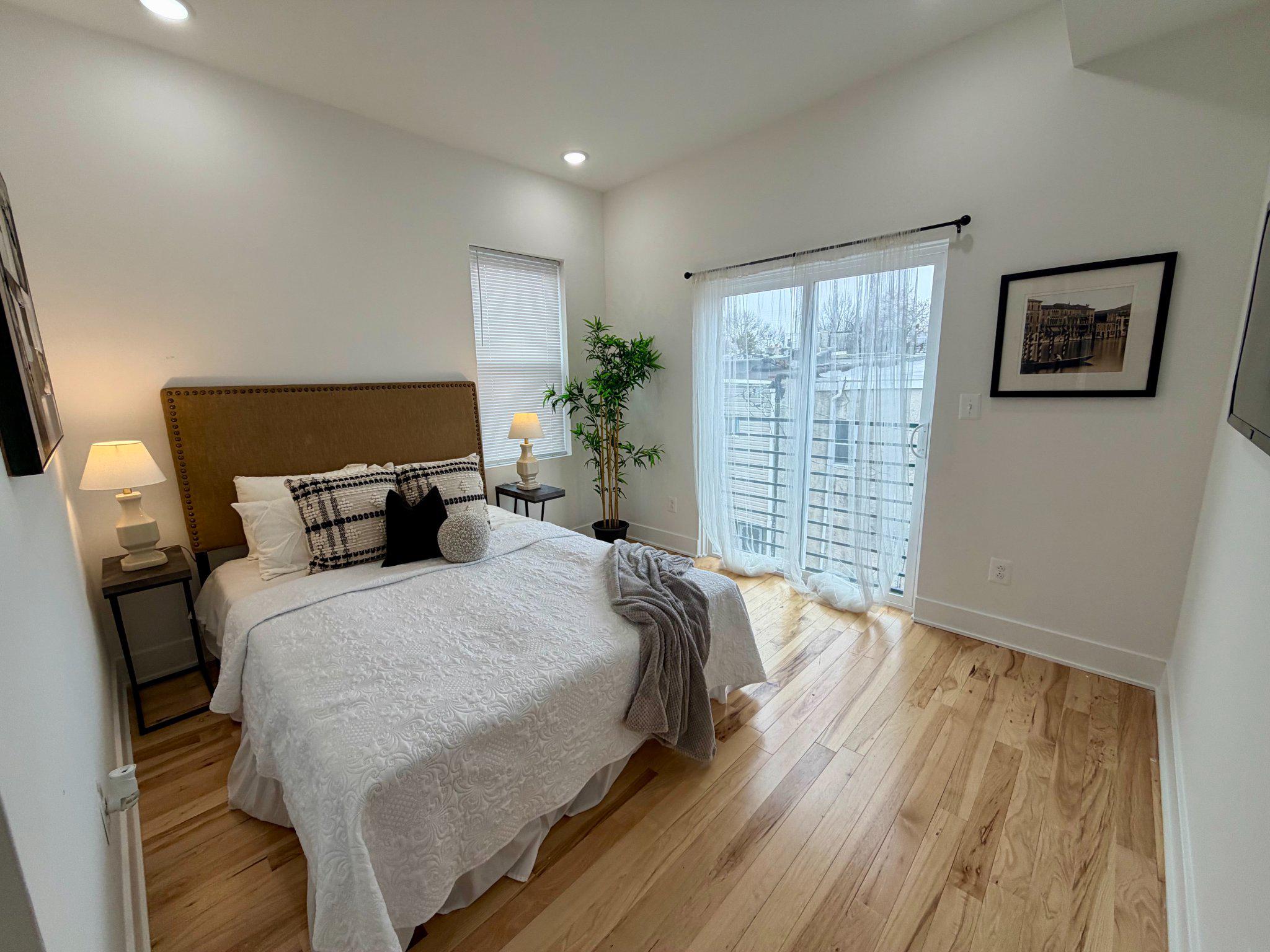 SQUIRREL HILL - Residential