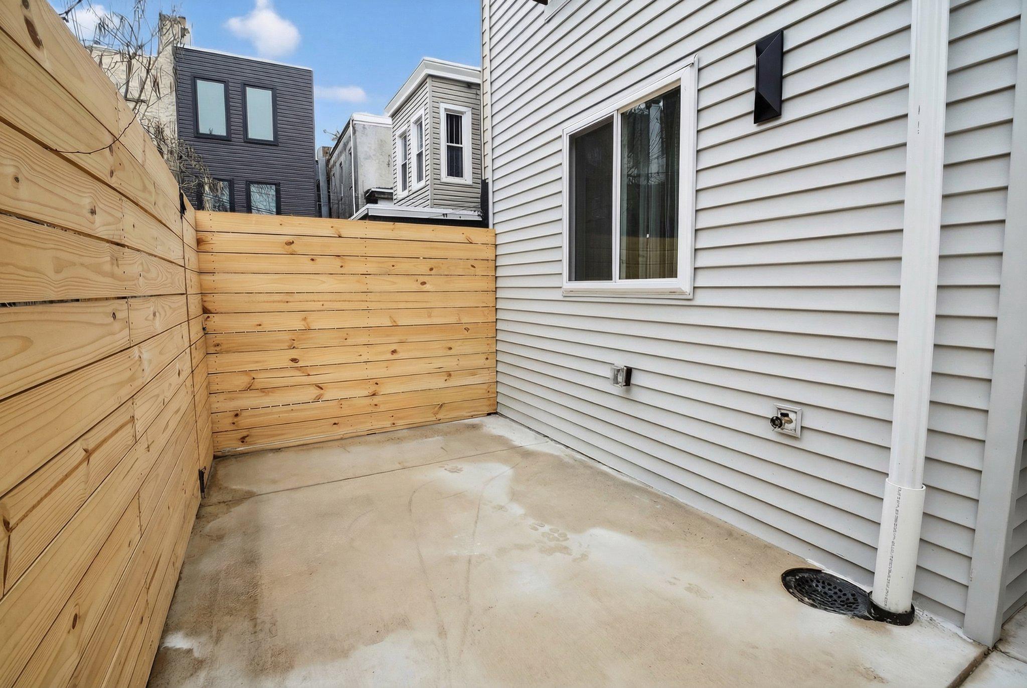 SQUIRREL HILL - Residential