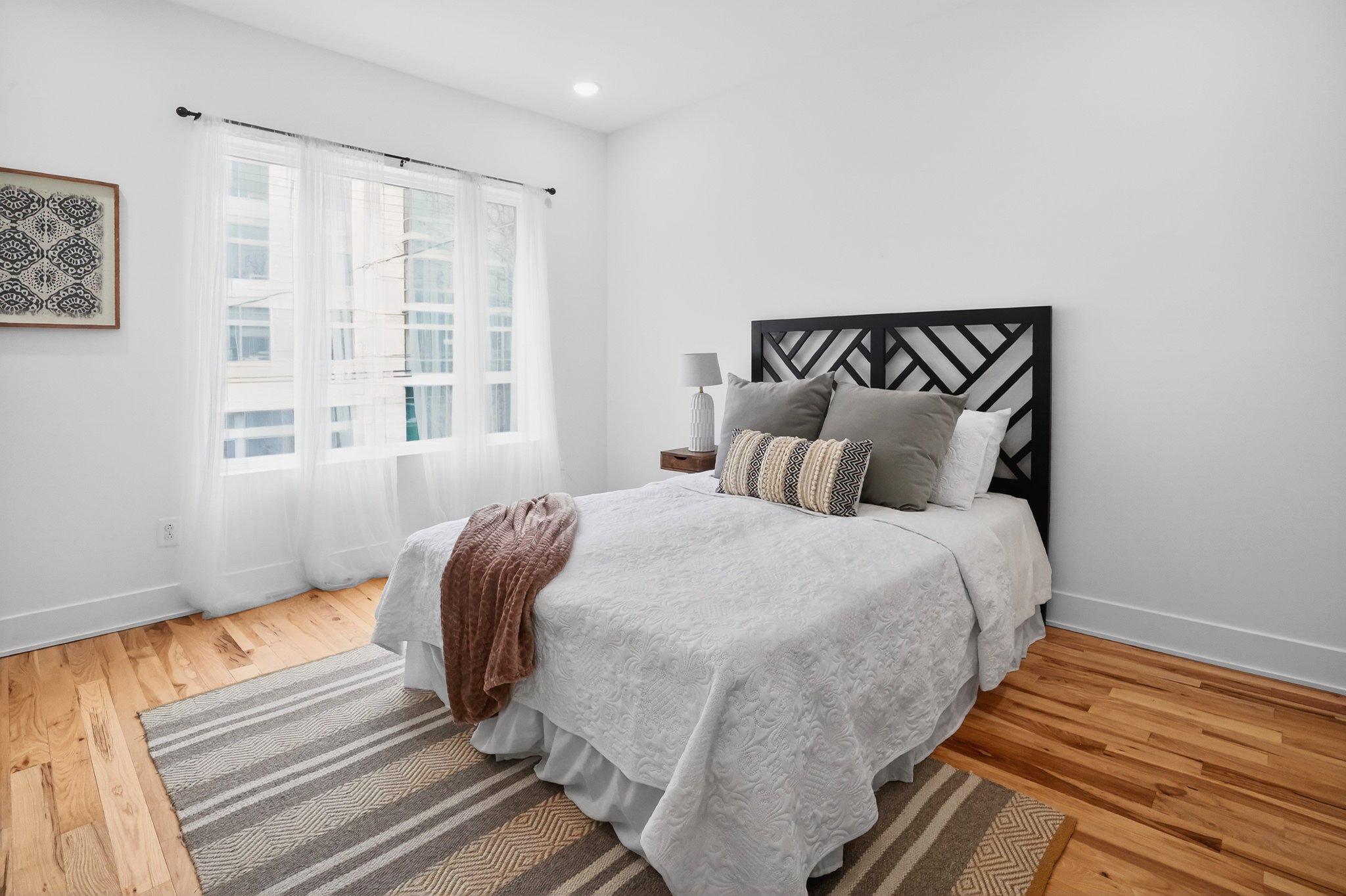 SQUIRREL HILL - Residential